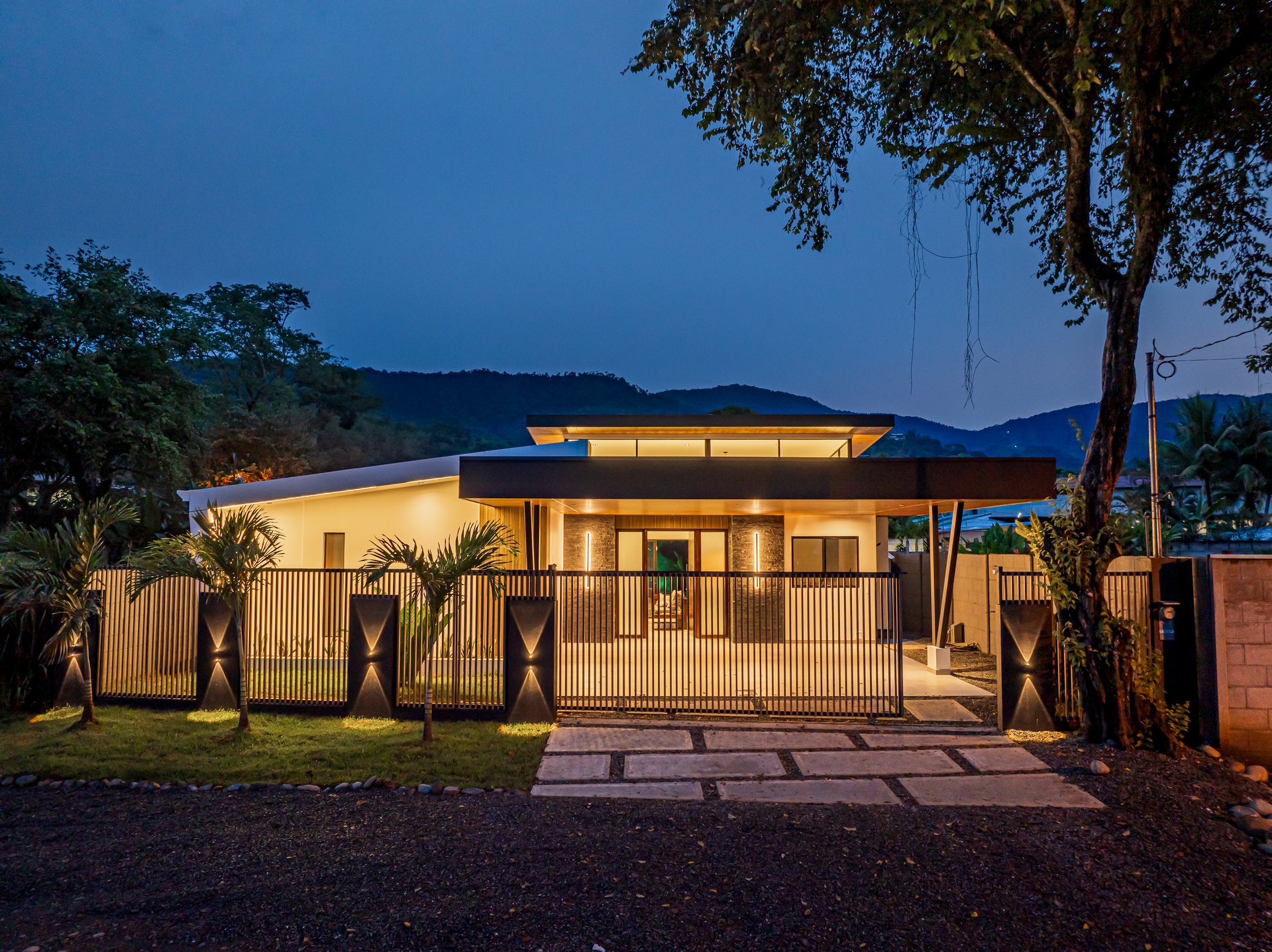 Tropica House a Luxurious Oasis in the Heart of Uvita!