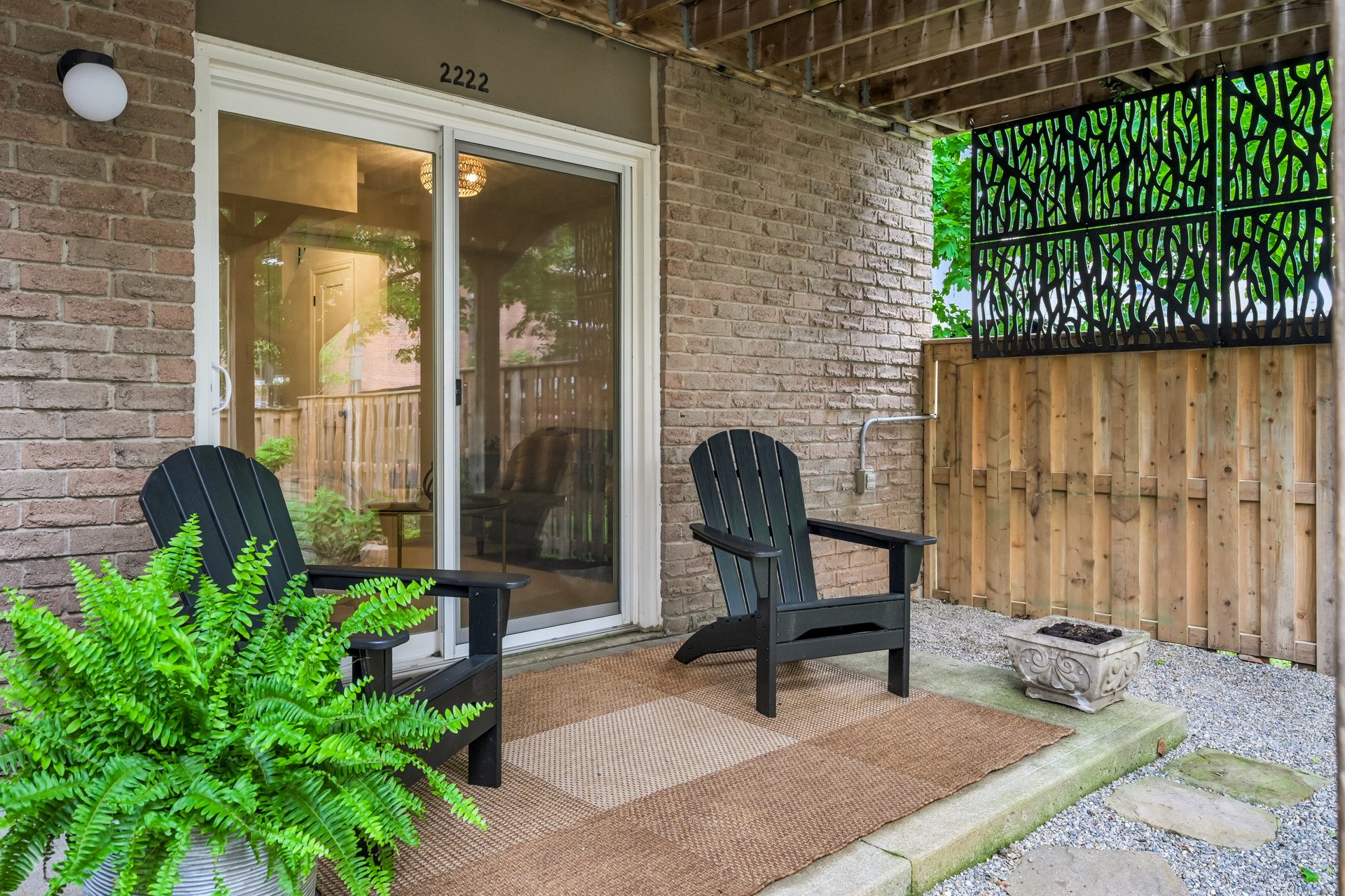Lakeside living in the heart of Bronte!