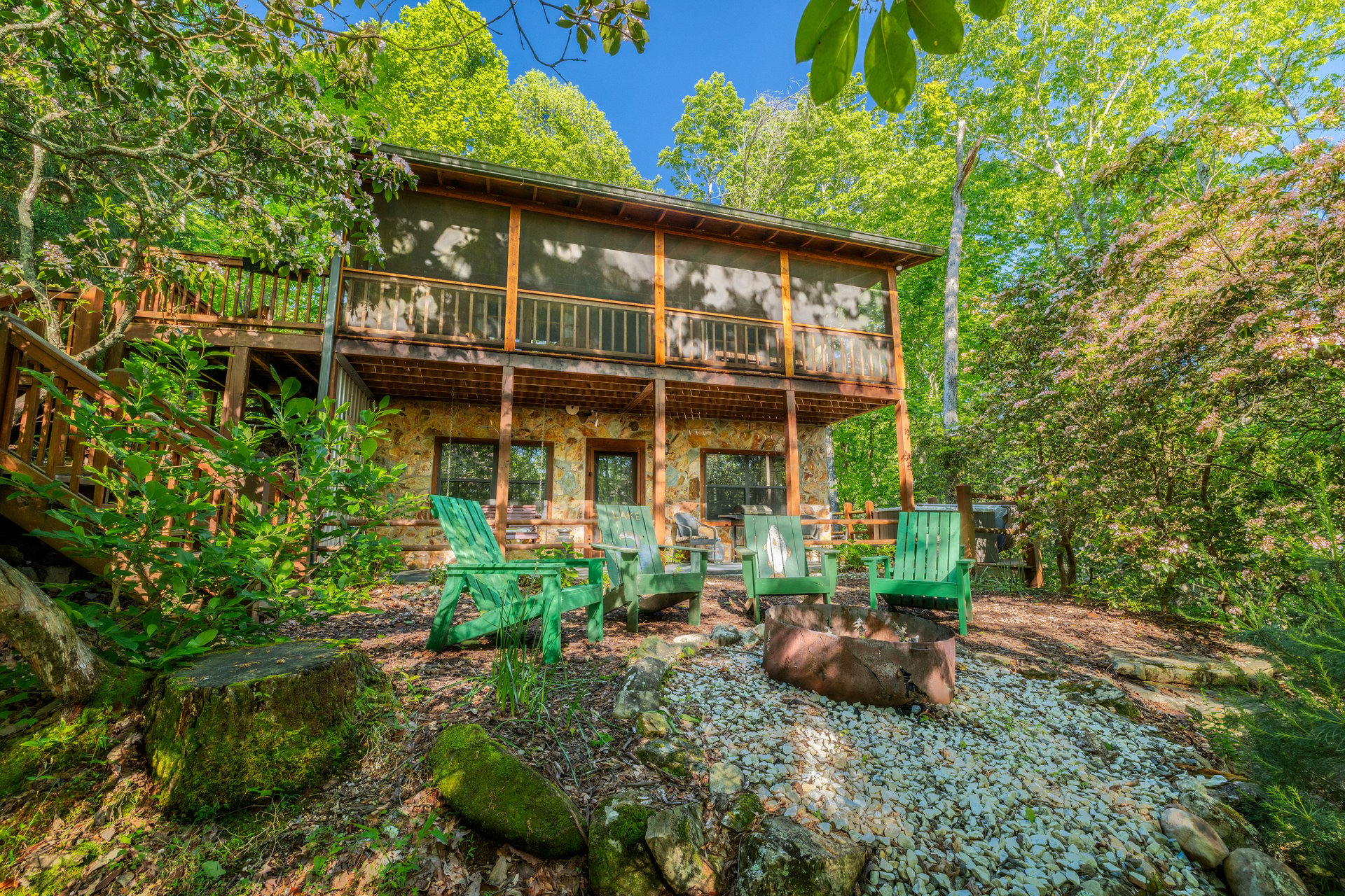 90 Holloway Circle, Blue Ridge, GA 30513