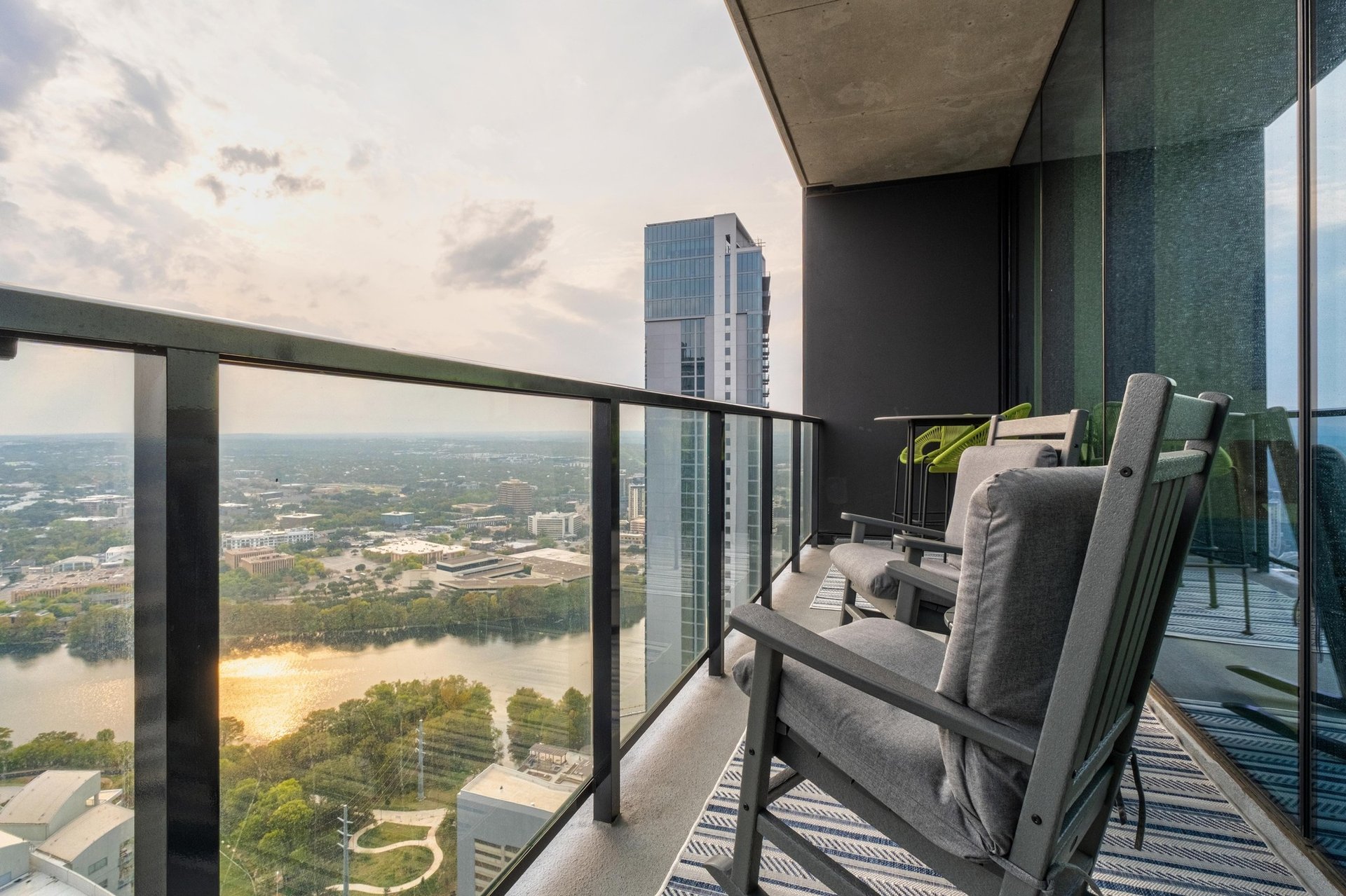 610 Davis Street #3902