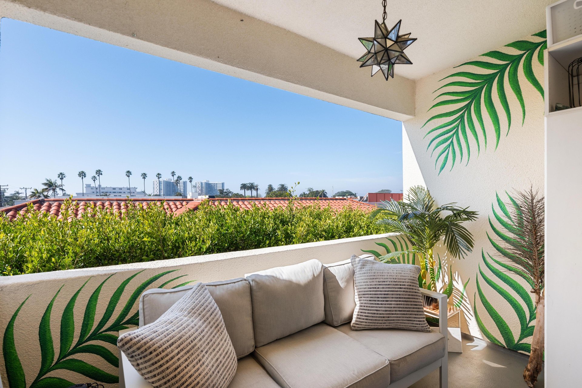 446 San Vicente Blvd Unit: 305