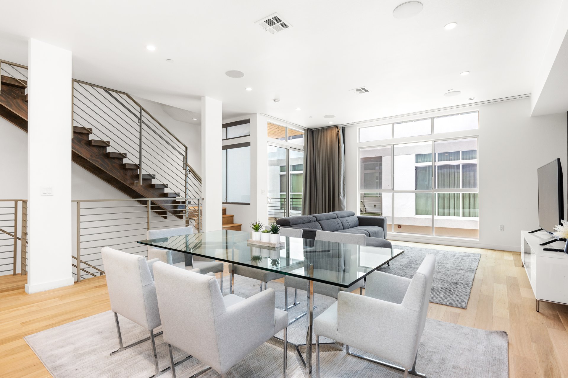 Hepburn Ave, 90038