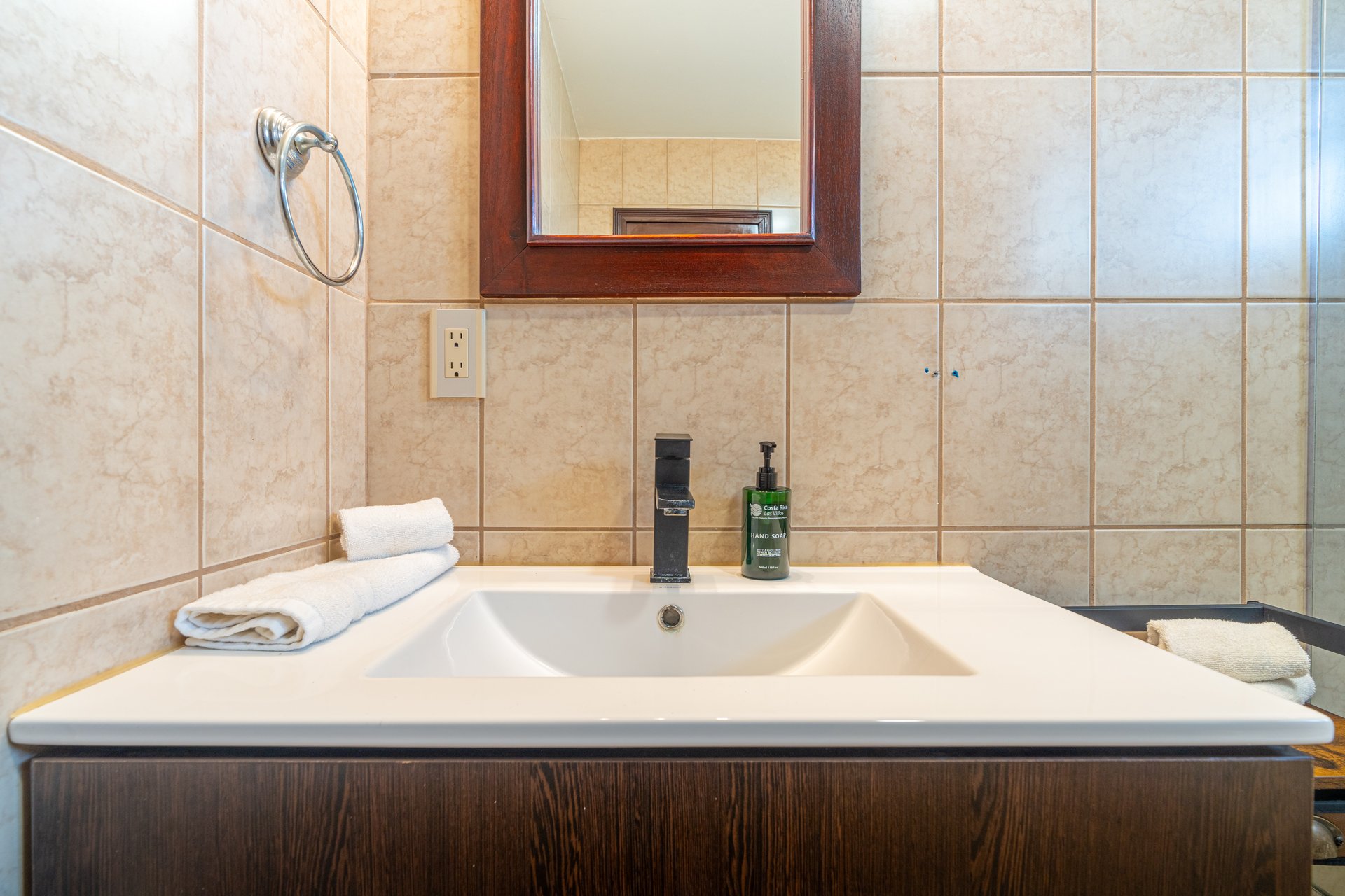 Casa Luna, 3bed /3bath Private Oasis, Convenient Location