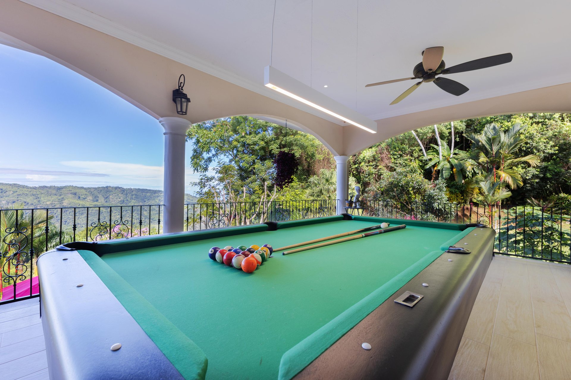 CASA ORQUIDEA – LUXURY HOME WITH OCEAN VIEWS IN GATED COMMUNITY