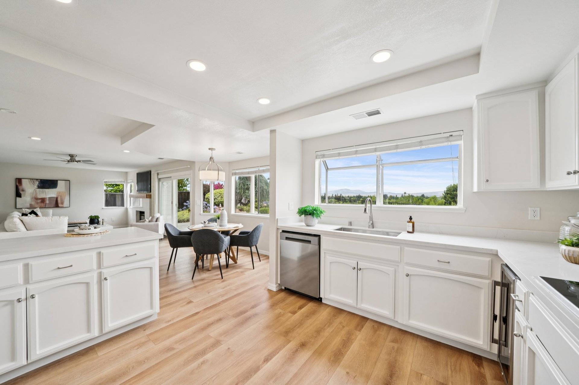 5075 Monaco Dr.