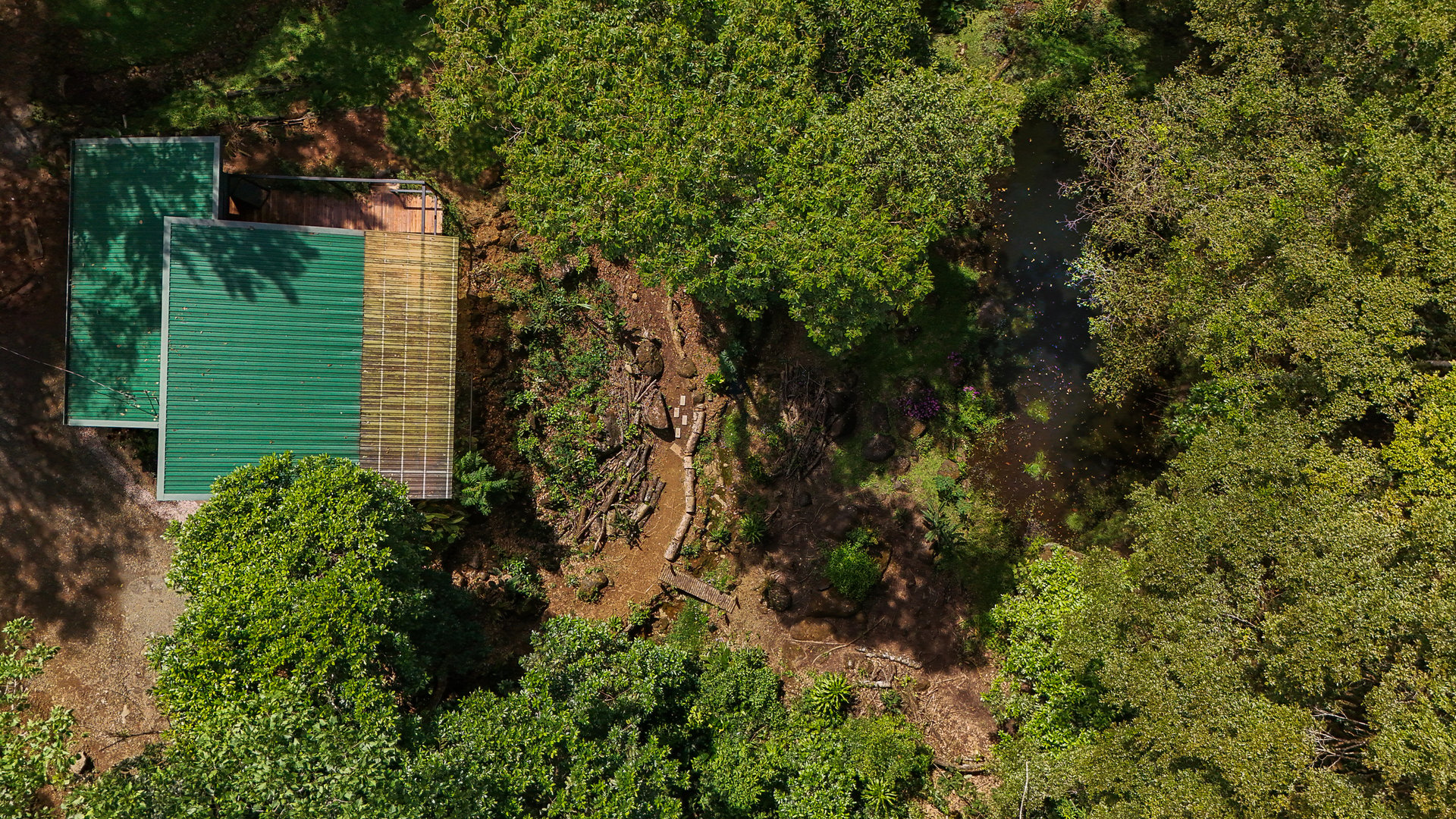 Costa Rica Mountain Retreat – 1.8 ha with Luxury Cabin, Private Lake & Riverfront