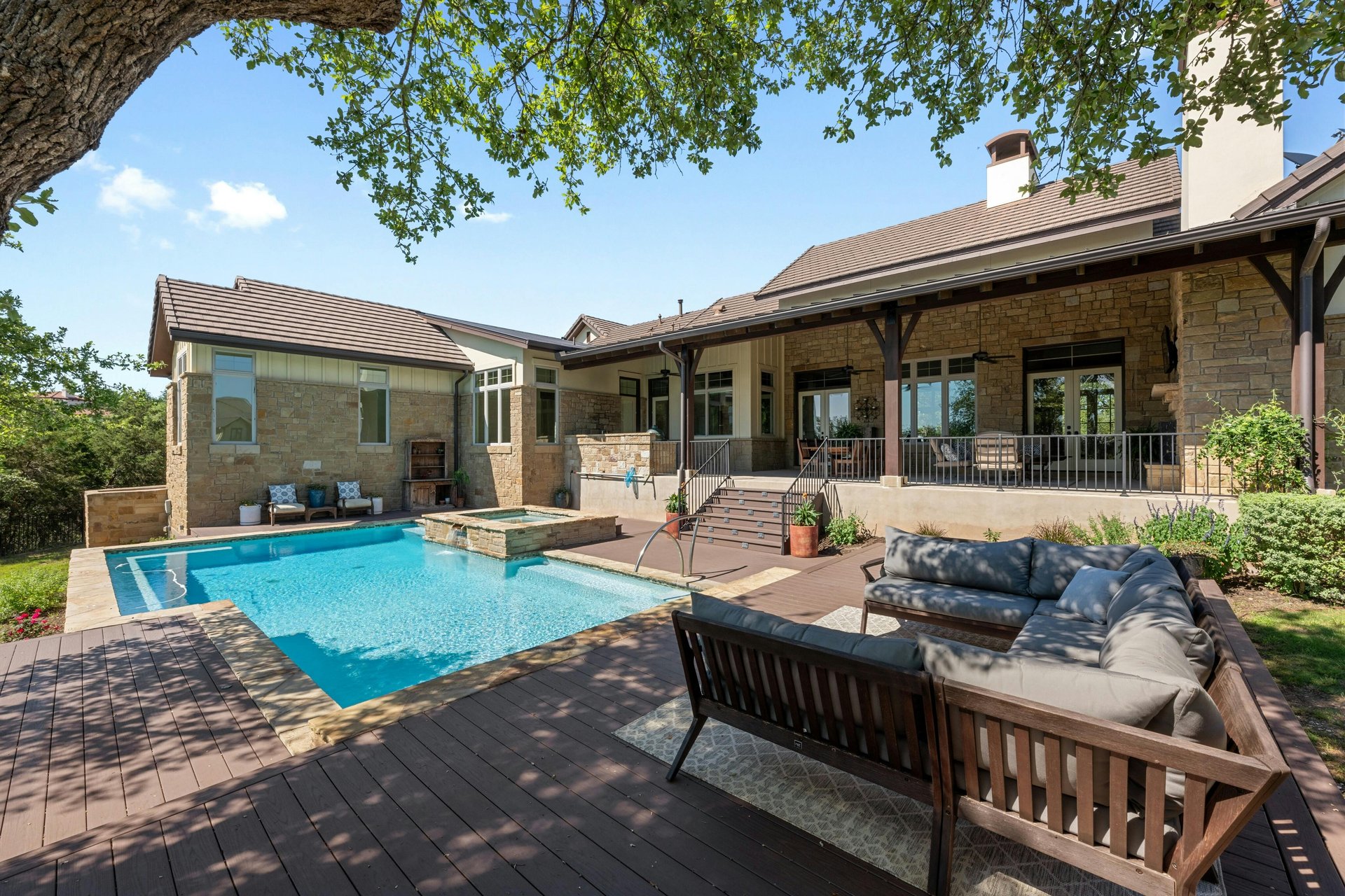 8024 Carlton Ridge