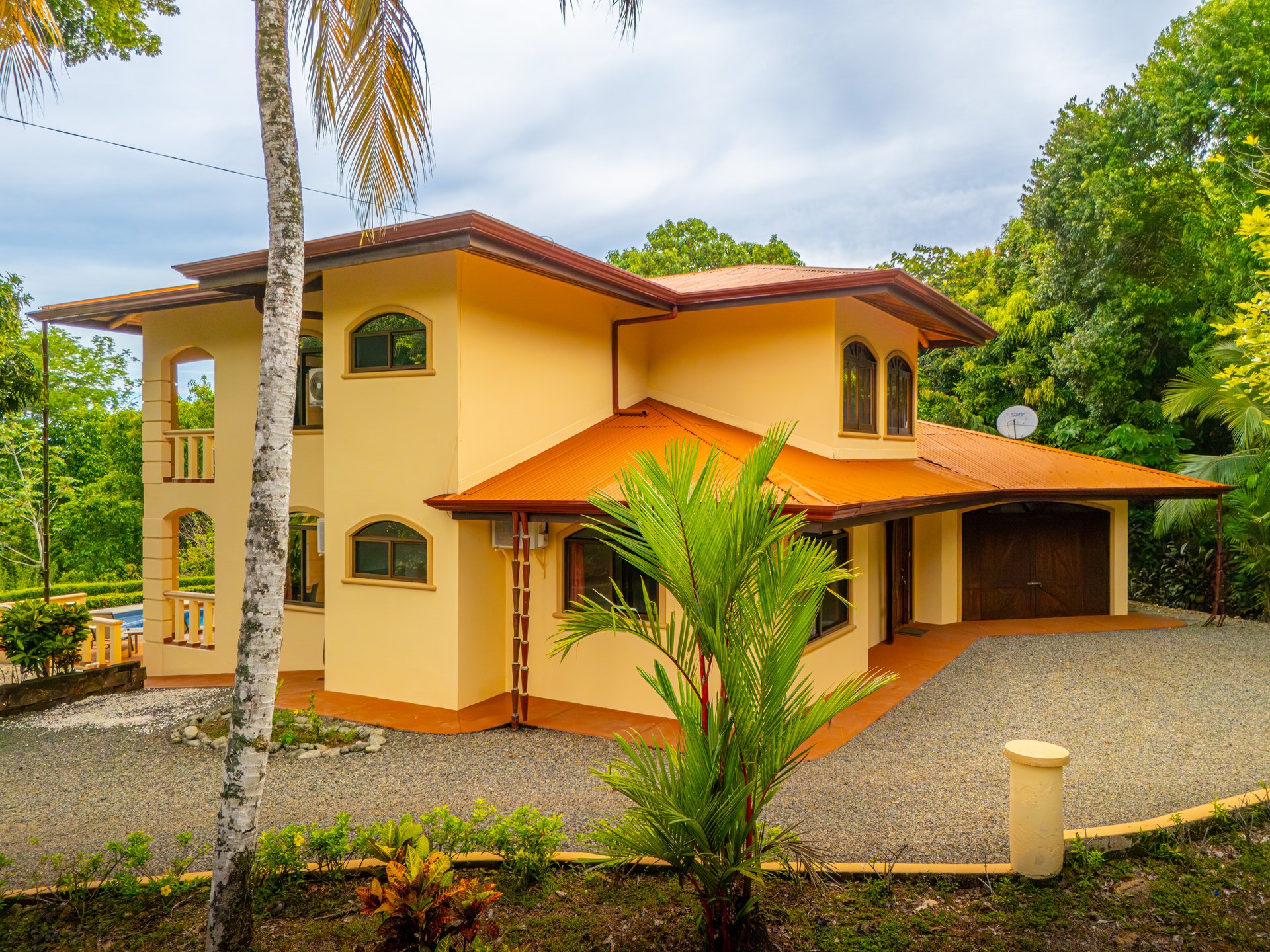 Classic Luxury at Casa Ceiba, Coastal Ocean View 4 Bedroom Home Near Uvita