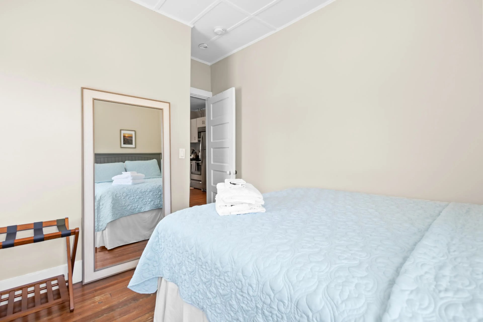 First Floor Apartment Near the Cliff Walk and More