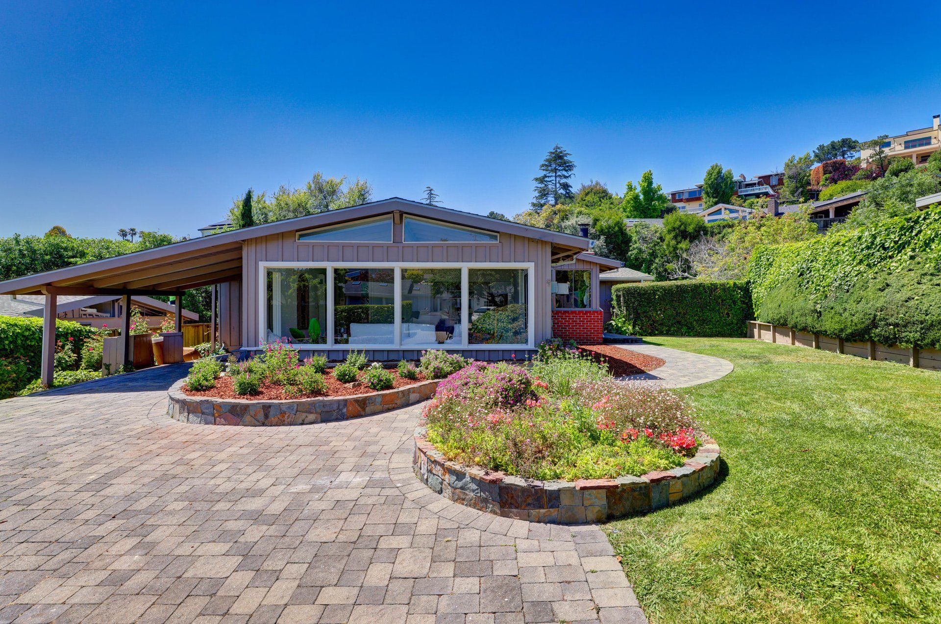 Inviting One Story Home on a Cul-De-Sac