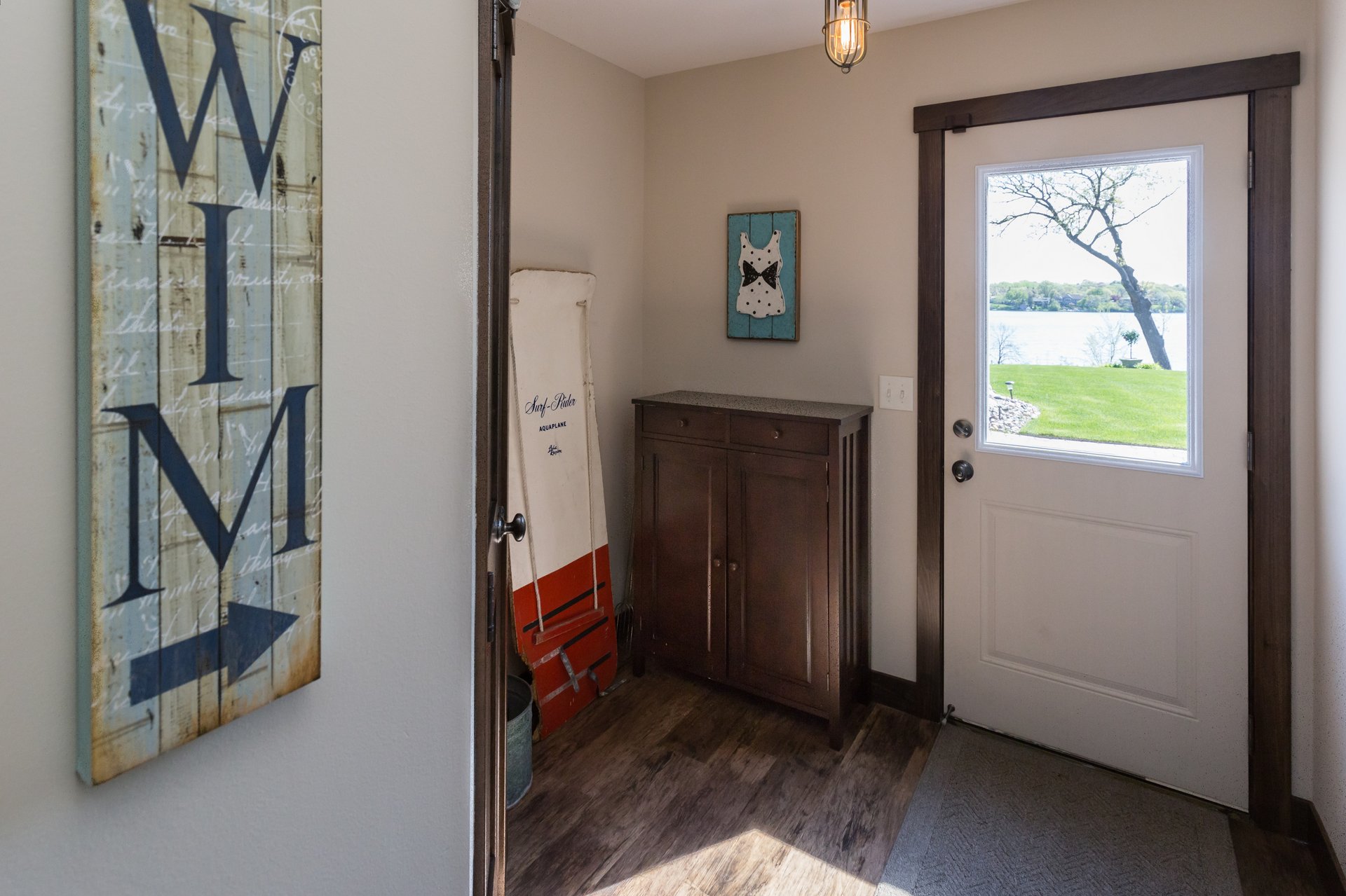 Beautiful Custom Home on Lake Johanna