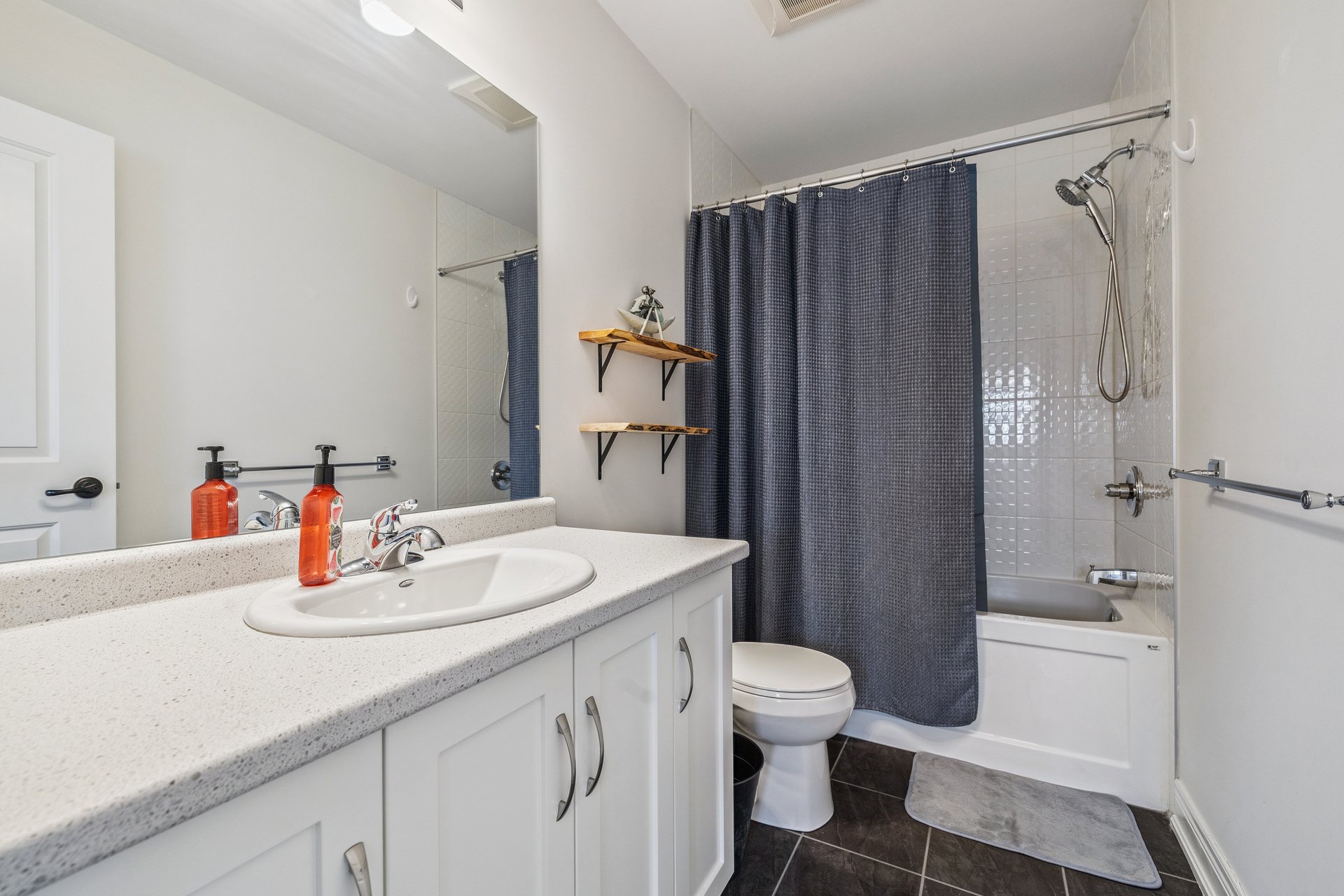 Beautifully updated END-UNIT townhome