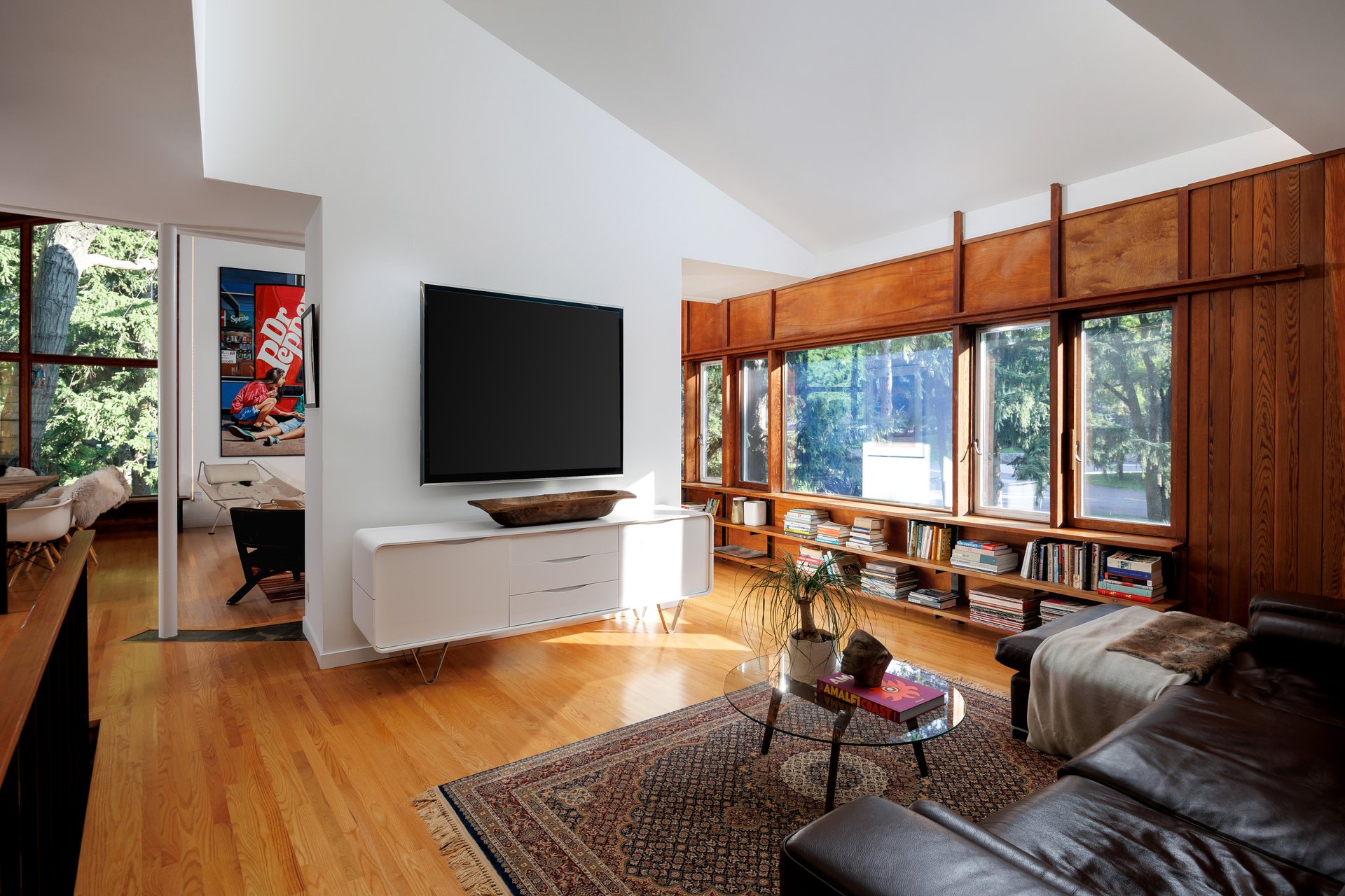 Kingsway Mid-Century Modern