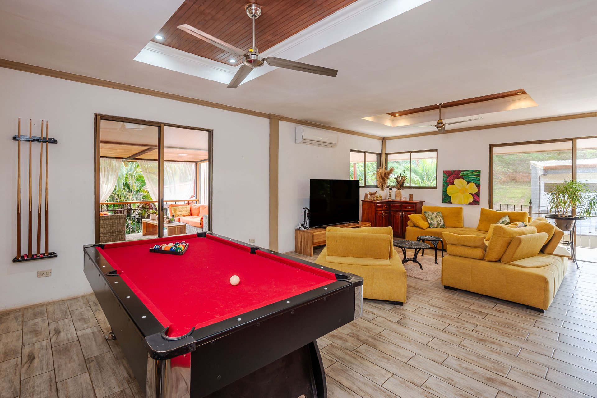 Cornett Retreat | Multi-Unit Colonial Compound 10 Mins to Playa Grande