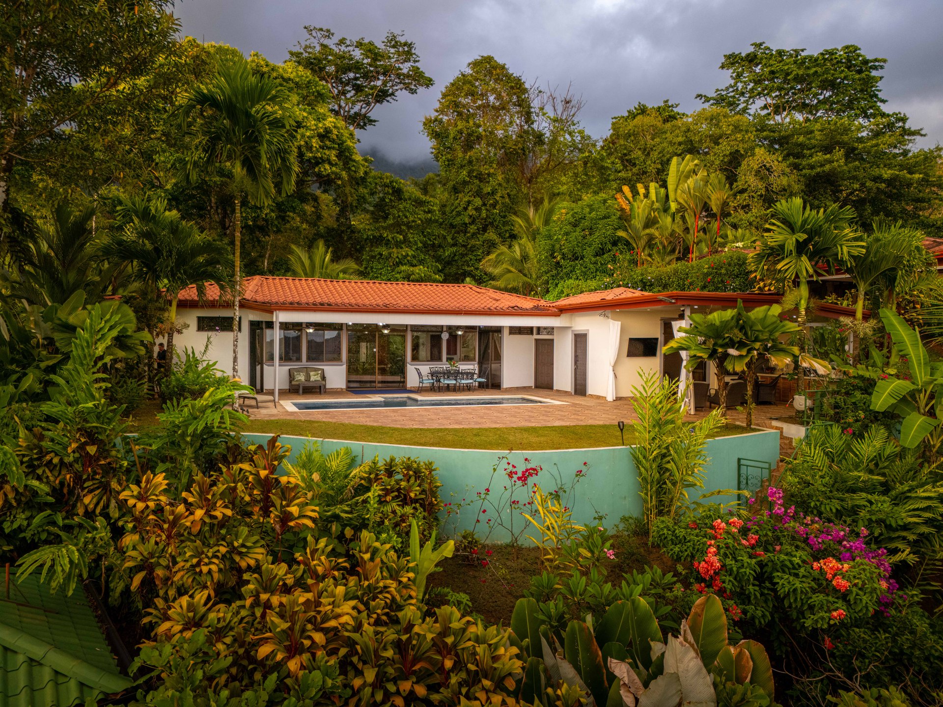 Expansive Ocean Views, Central Ojochal - 3 bed, 3 bath!