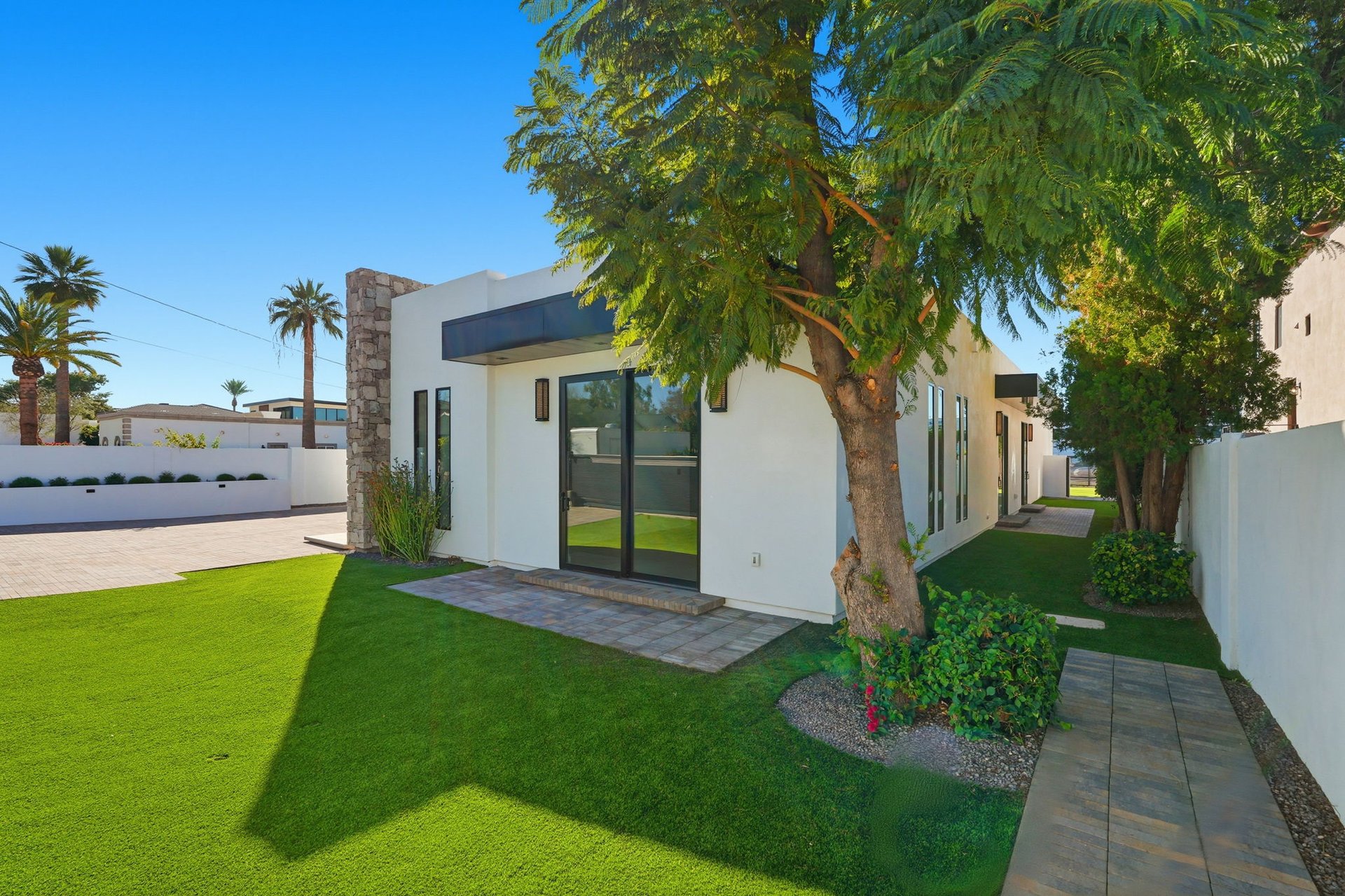 3106 N VALENCIA Lane