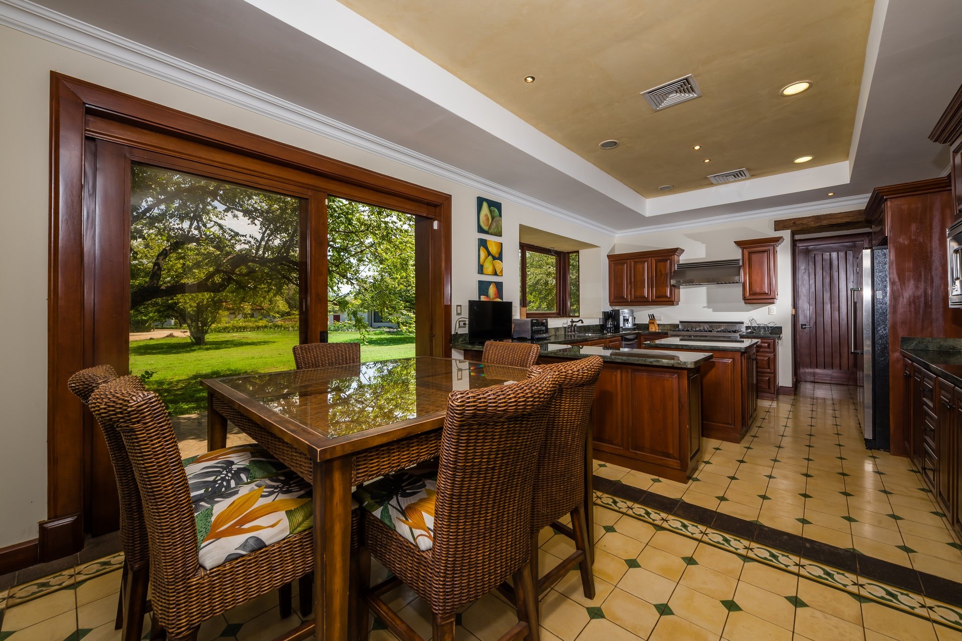 Casa Miraflores, Reserva De Golf #94 | Welcome to Casa Miraflores, an exquisite colonial-style estate home located in Hacienda Pinilla!