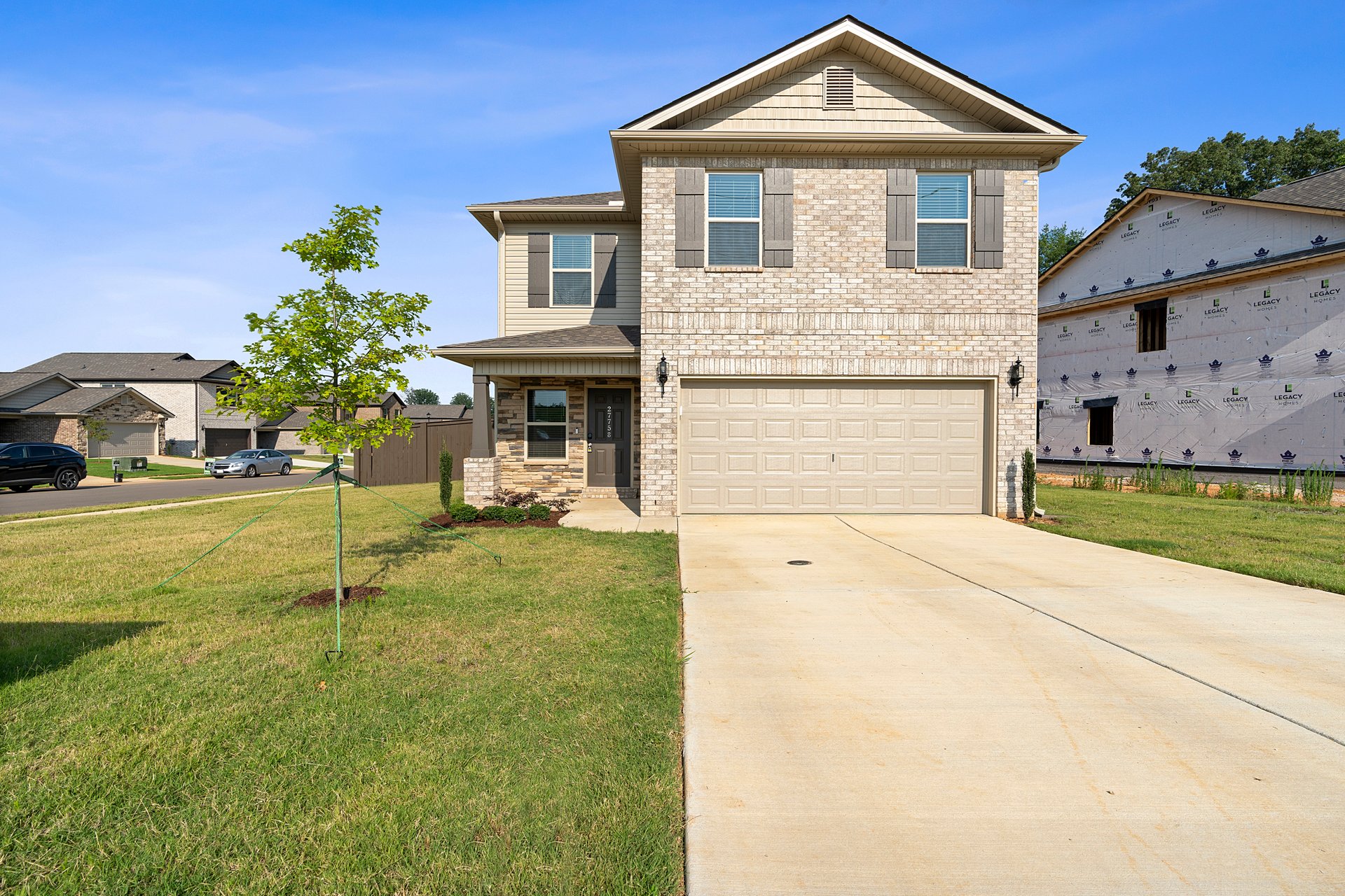 5 BEDROOMS! 3 BATHROOMS! ALMOST BRAND NEW!