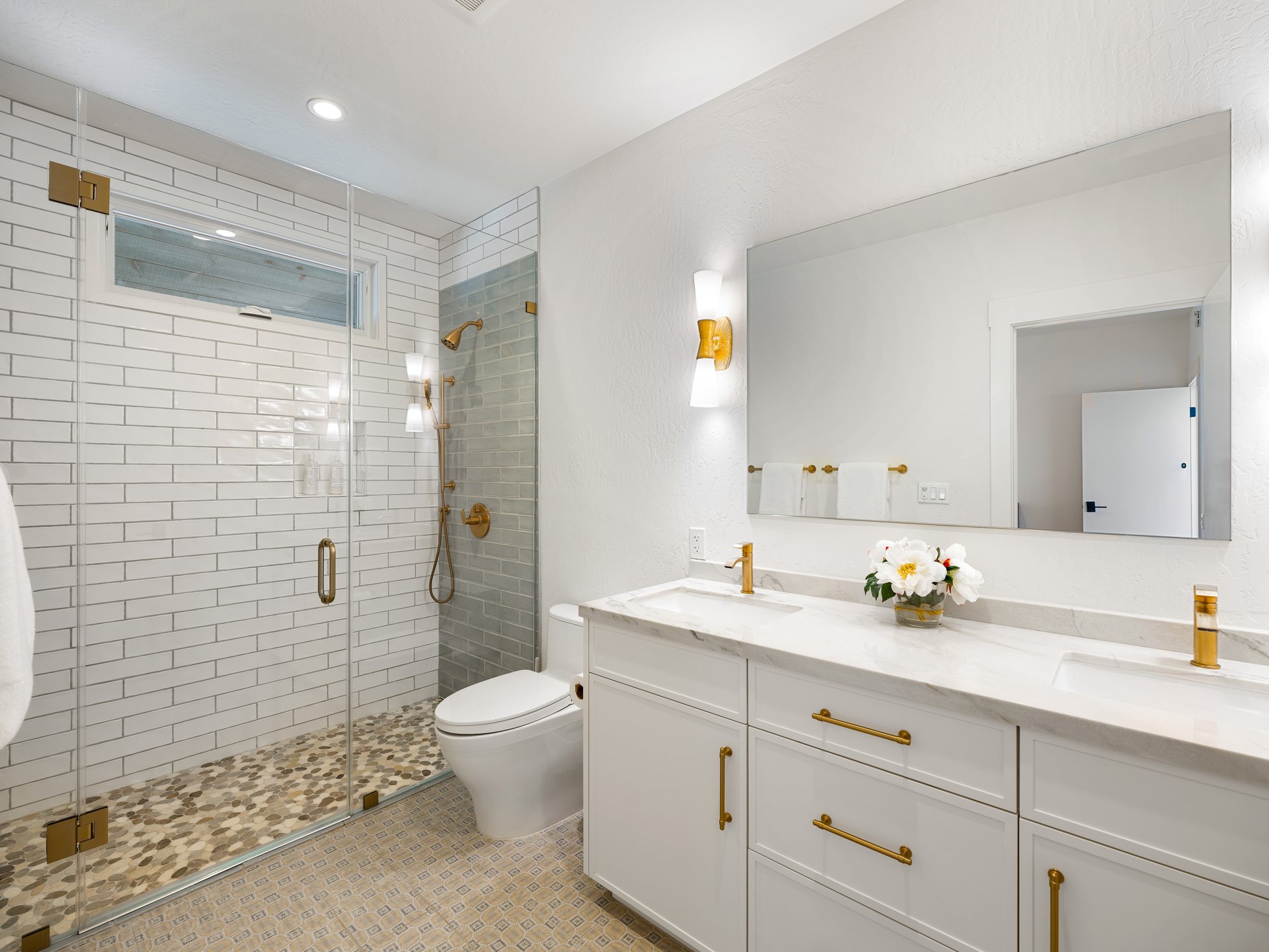 Stylish and Chic Mount Tiburon Retreat 
