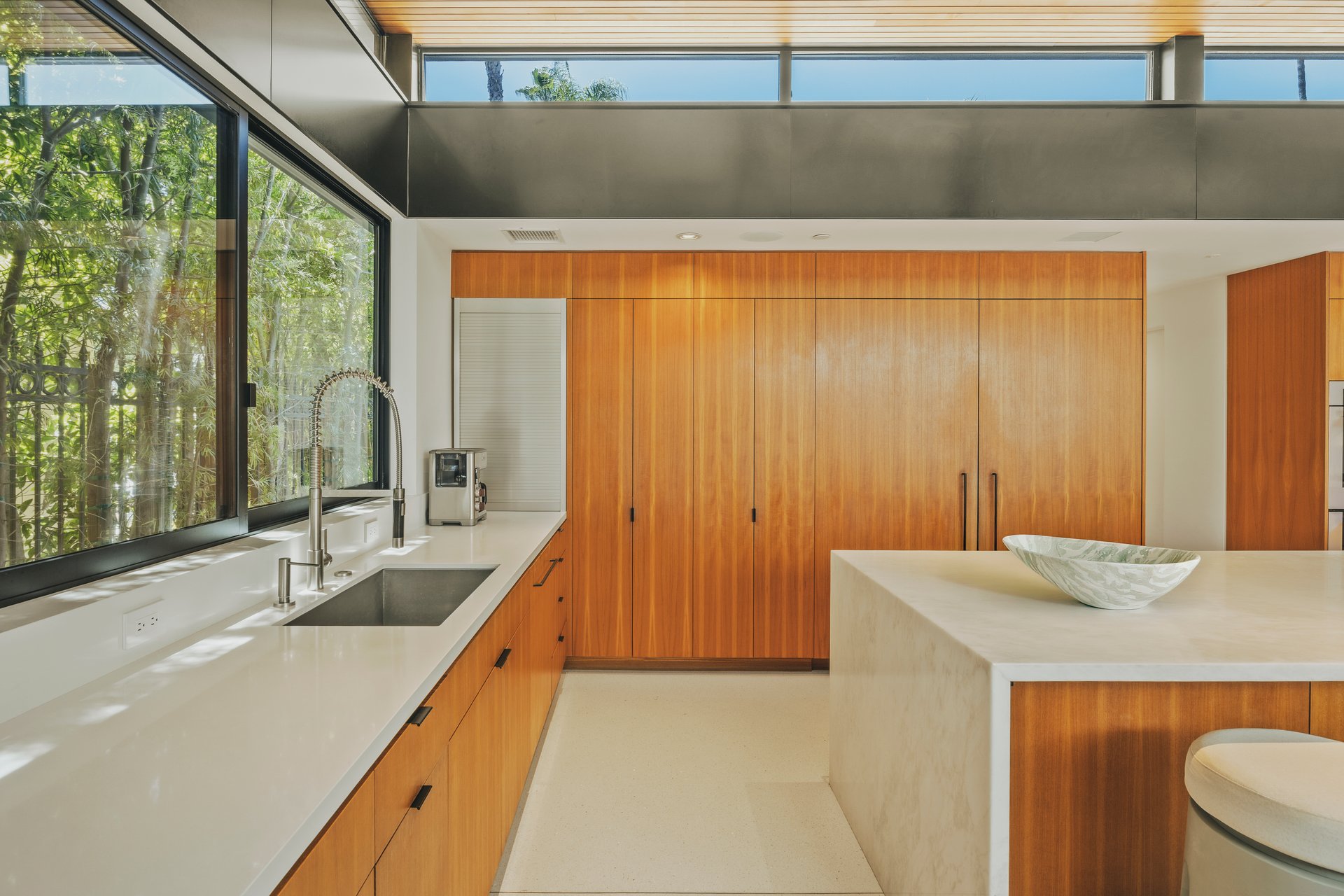 570 Evelyn Pl, Beverly Hills