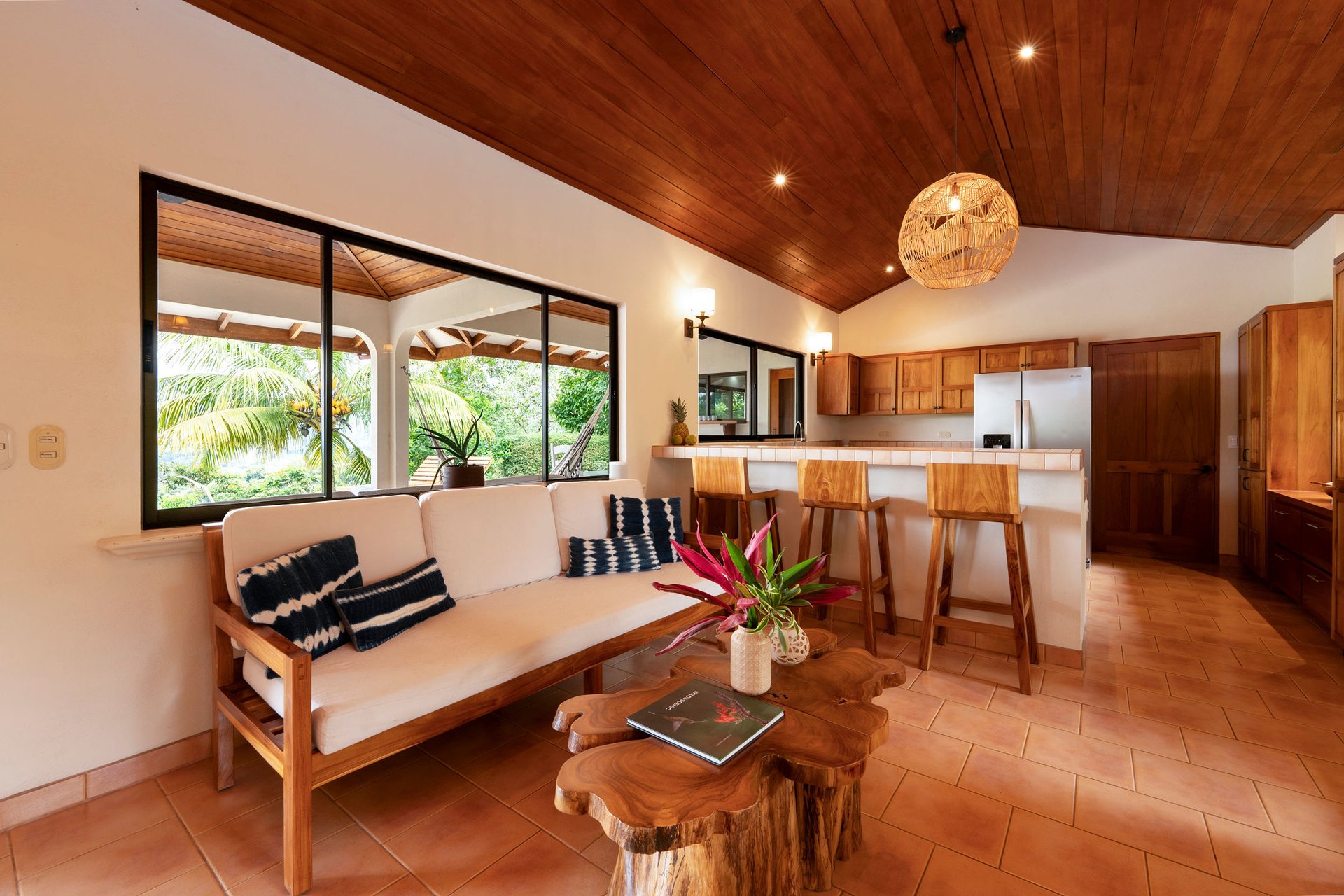 OCEAN AND MOUNTAIN VIEW 3 BEDROOM HOME WITH POOL IN LAGUNAS