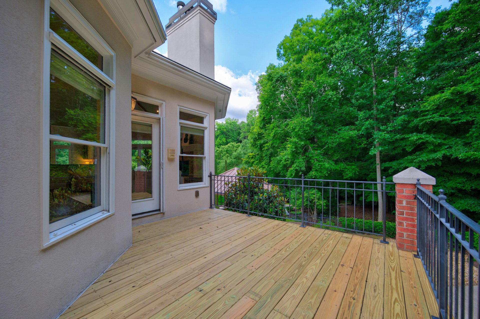 1055 Hedgerose Lane