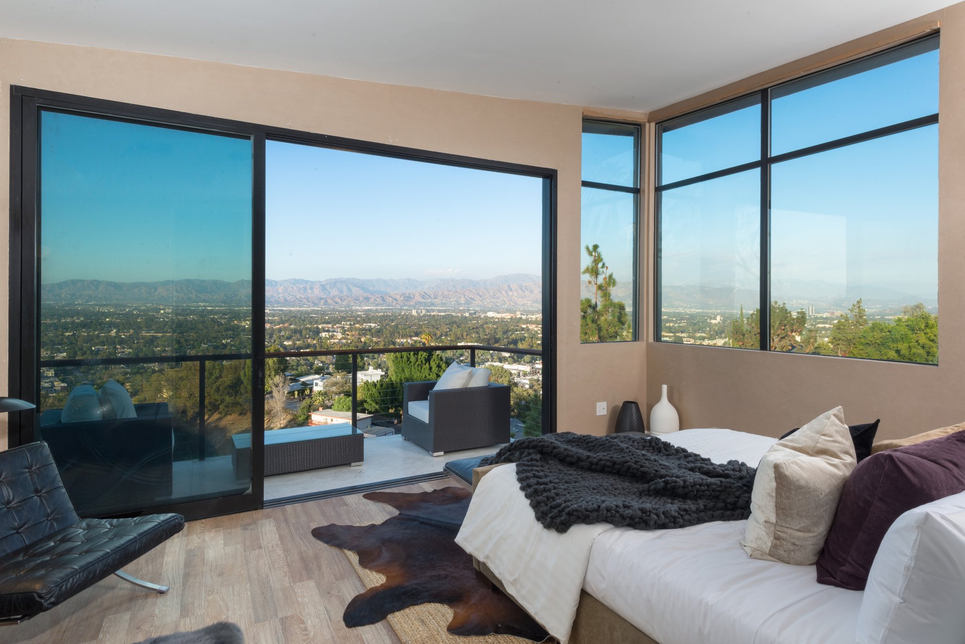 3704 Sunswept Dr