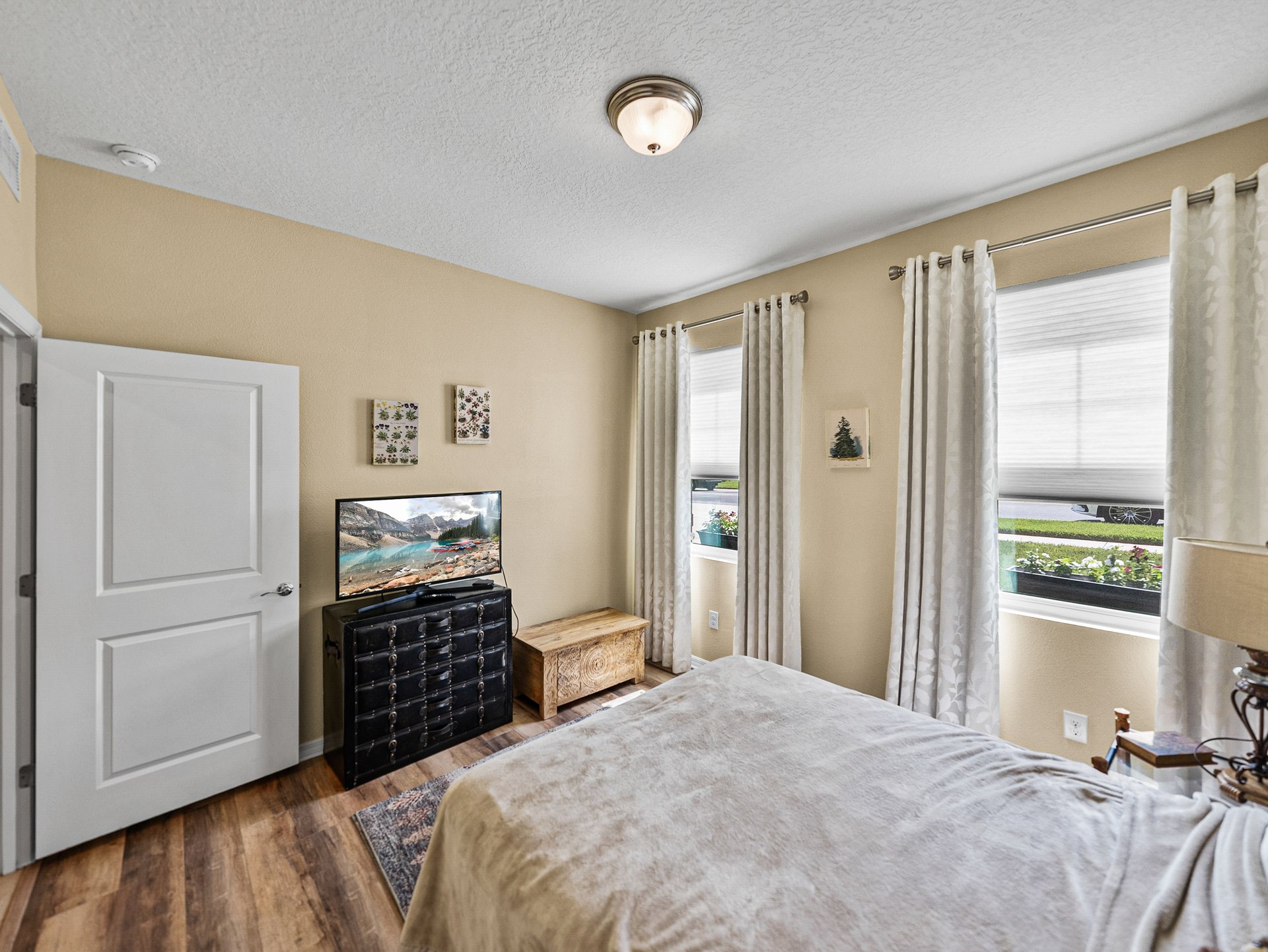 12615 EASTPOINTE DR