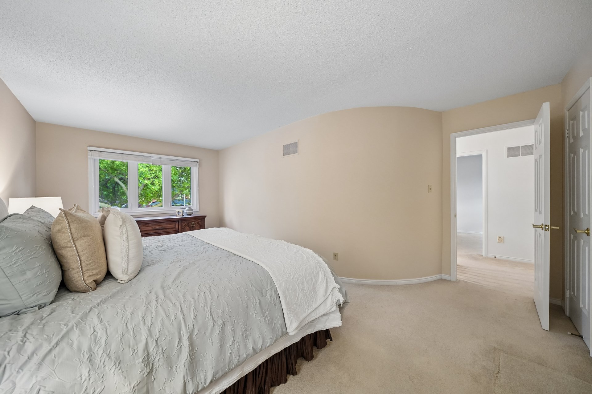 Timeless Glen Abbey living 