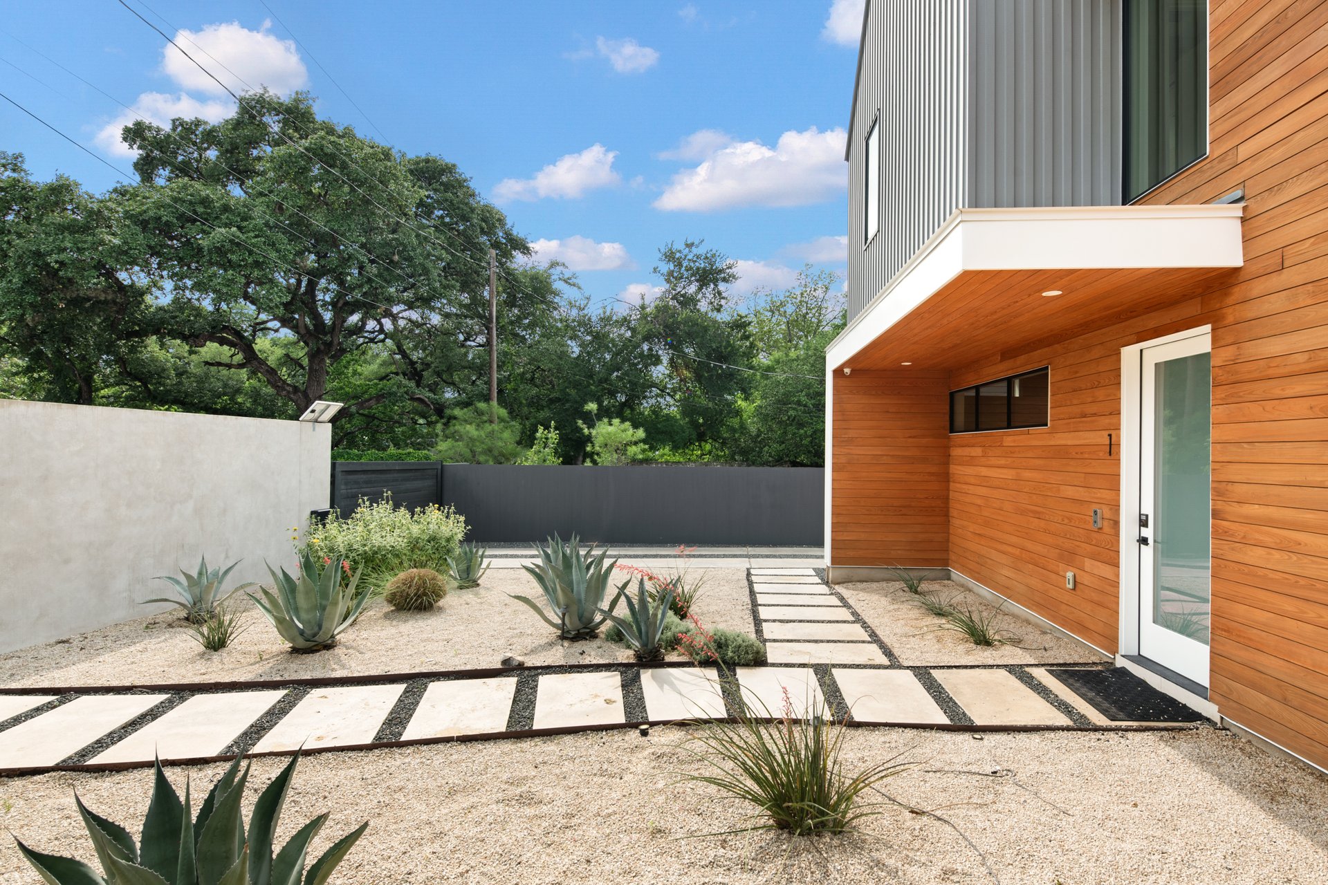 404 W Milton