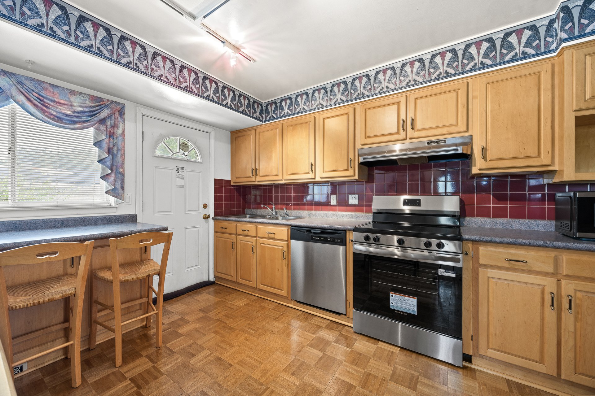 6308 MacArthur Dr, Woodridge
