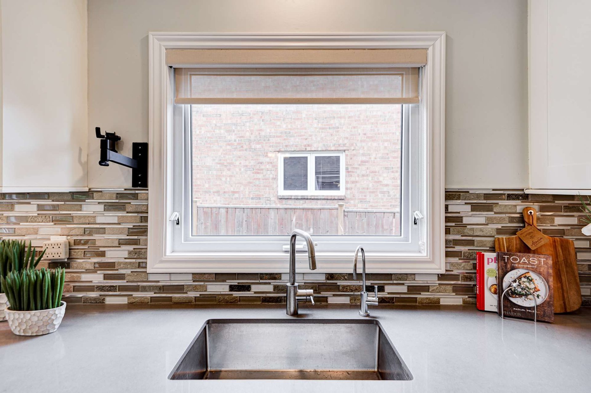 1534 Princeton Cres