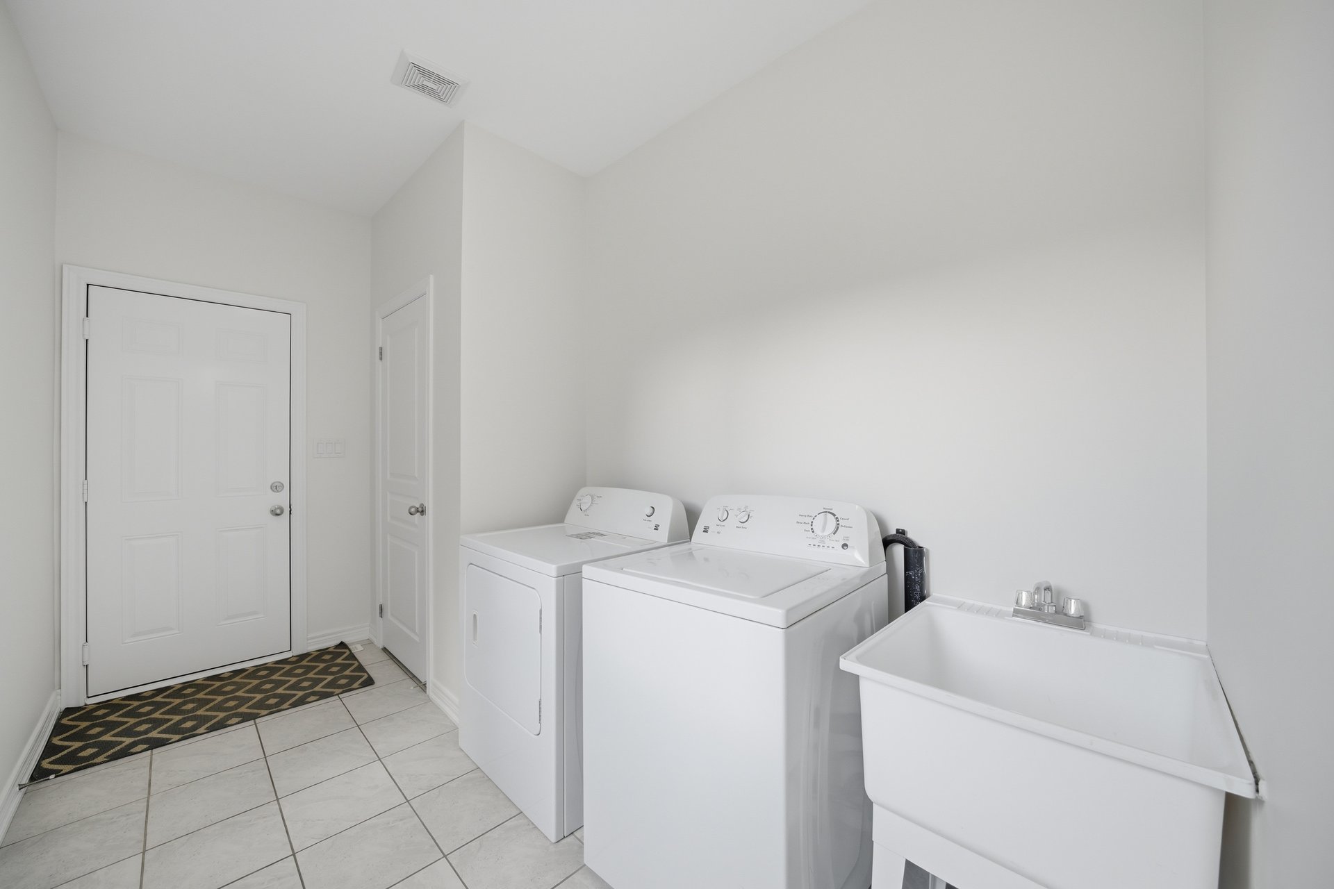 FREEHOLD TOWNHOME