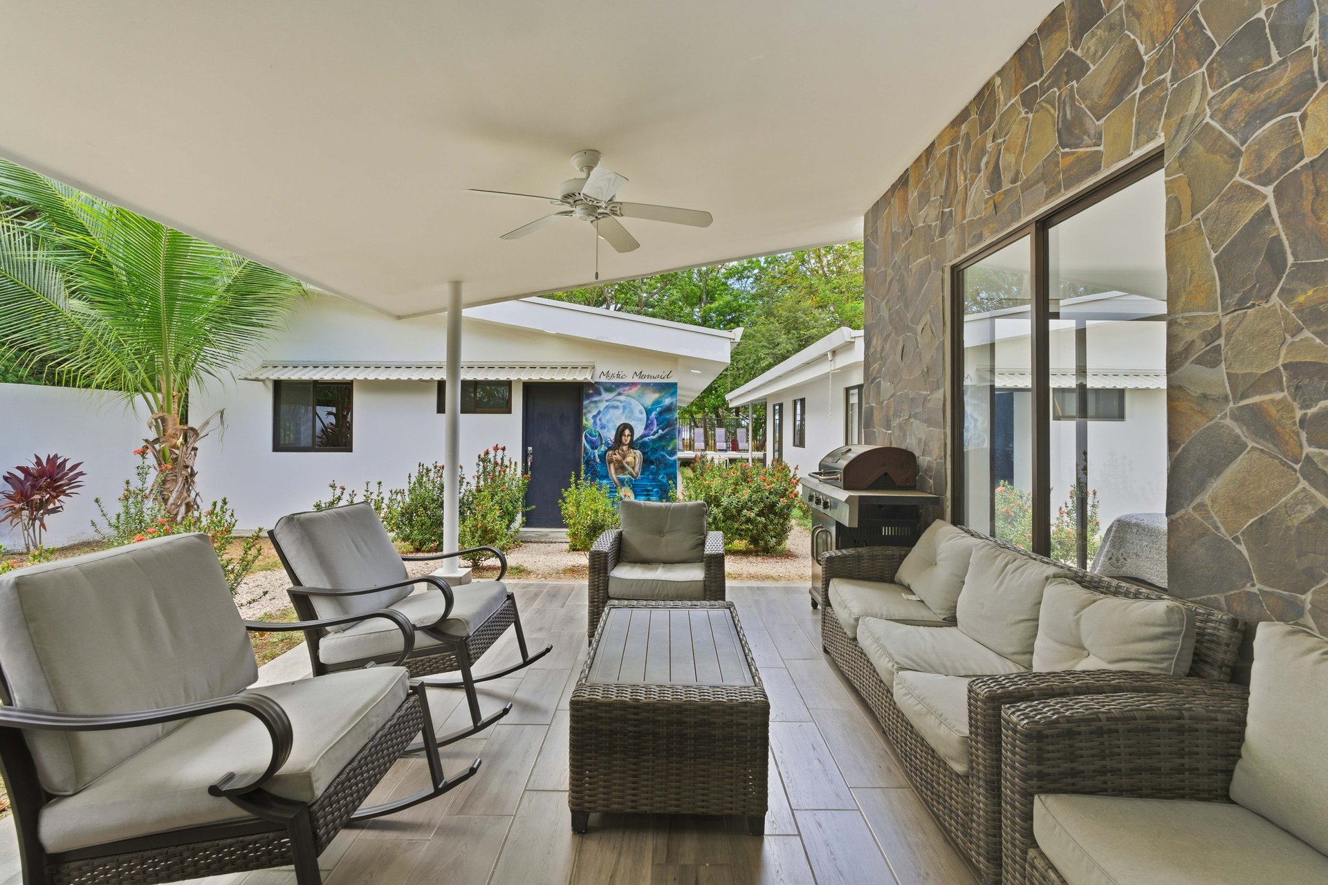 Three Mermaids | Beachfront 10-Bedroom Pod-Style Residence with Pool in Playa Flamingo