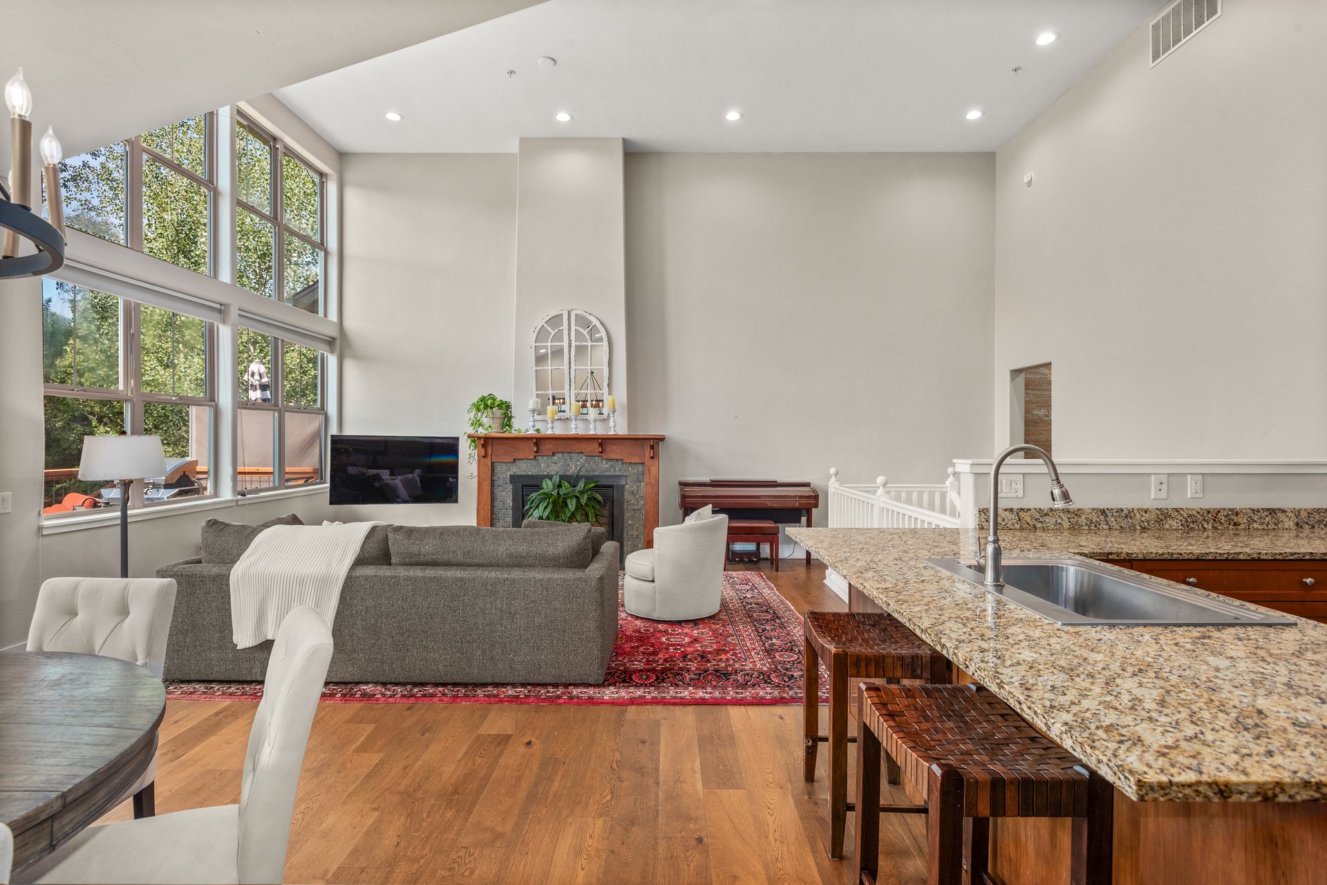 Warm & Inviting Willits Townhome