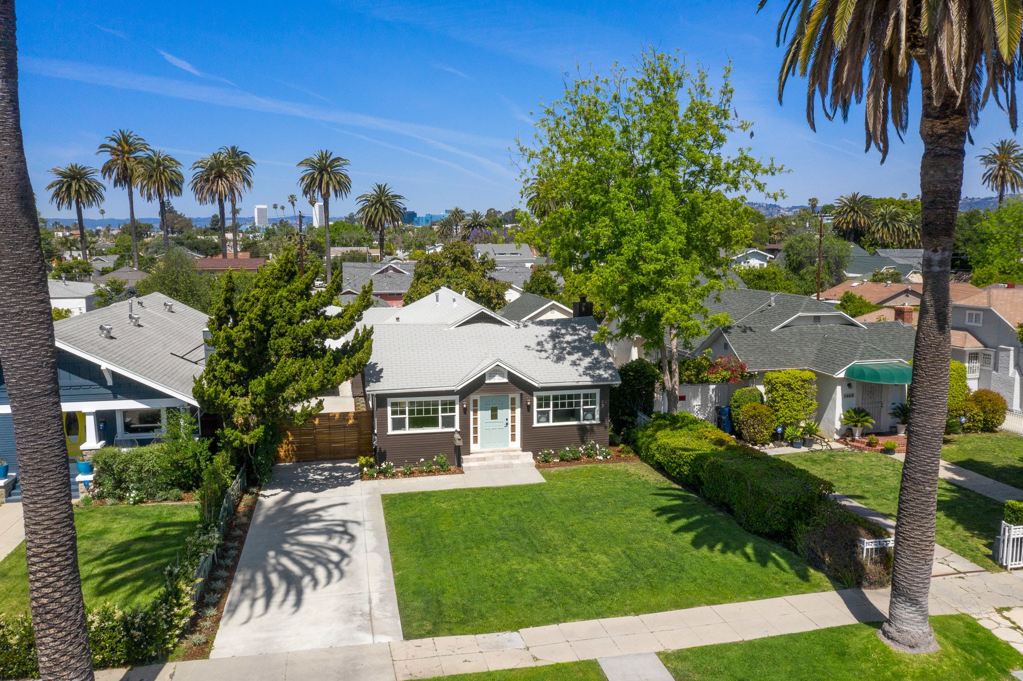 Beautifully Remodeled Home with HUGE Grassy Yard in Oxford Square