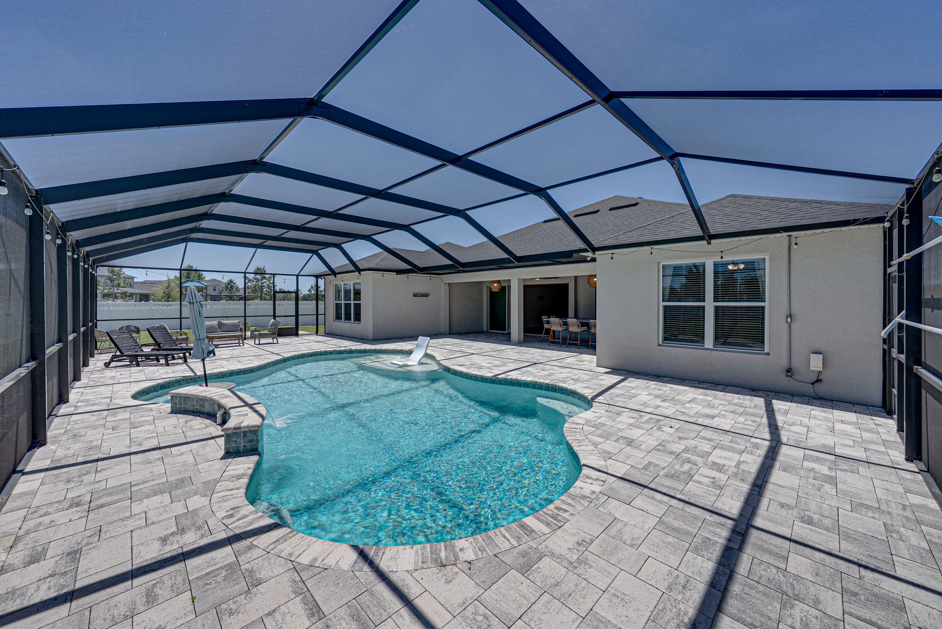 6883 BRADBURY CIR