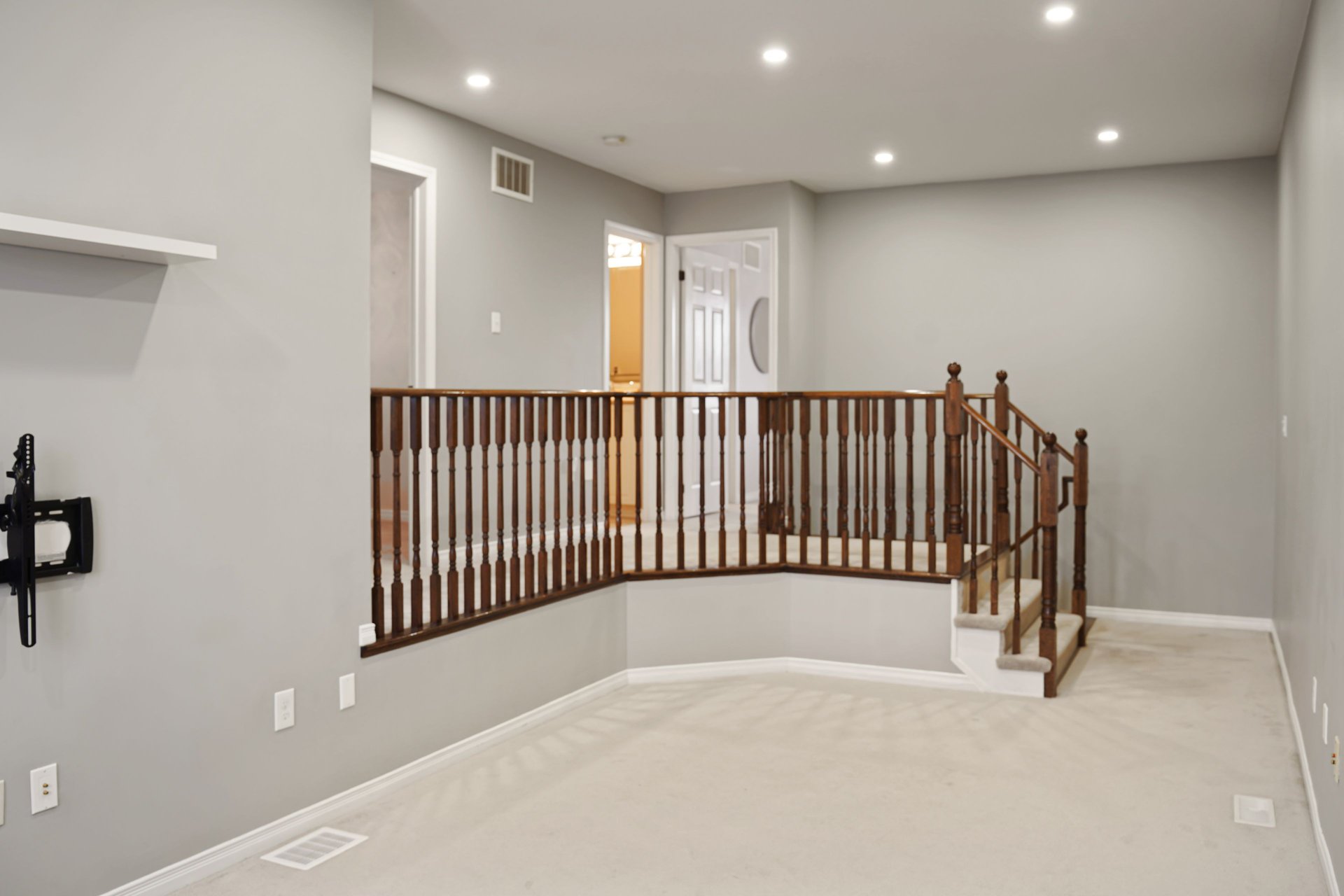 30 Staines St