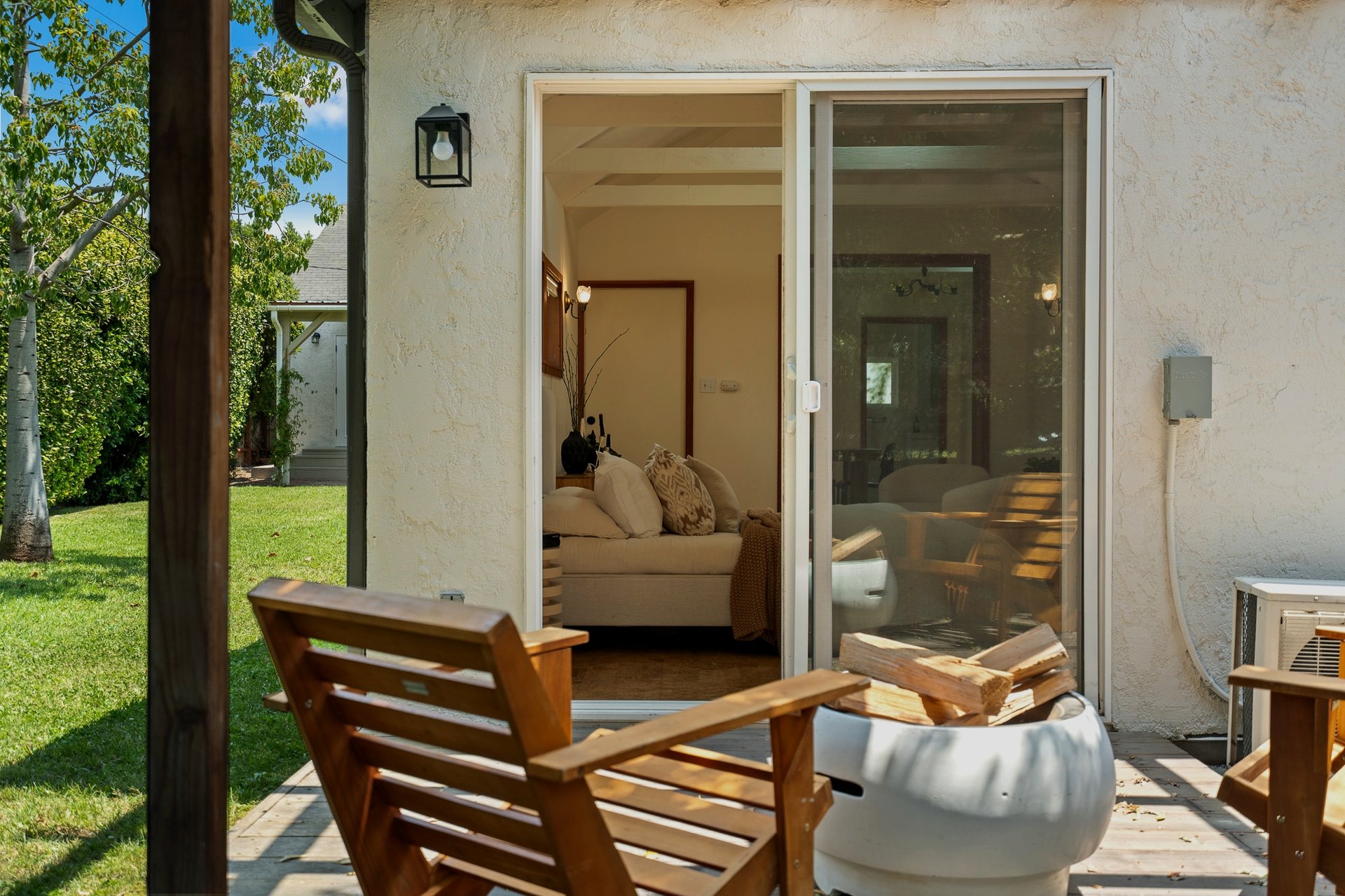 Re-imagined Quaint Country English with Guest House and Grand Rear Yard!