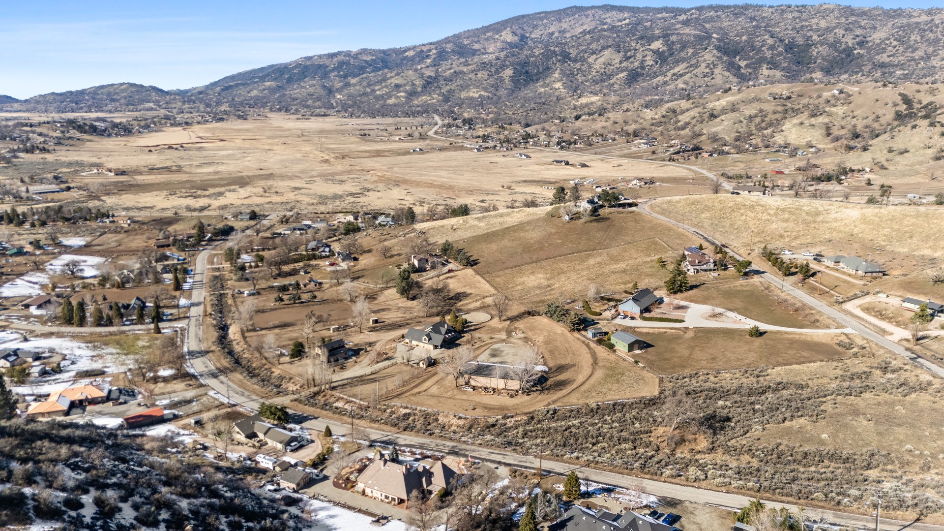 Equestrian Estate in Bear Valley Springs: 25820 Skyline Drive