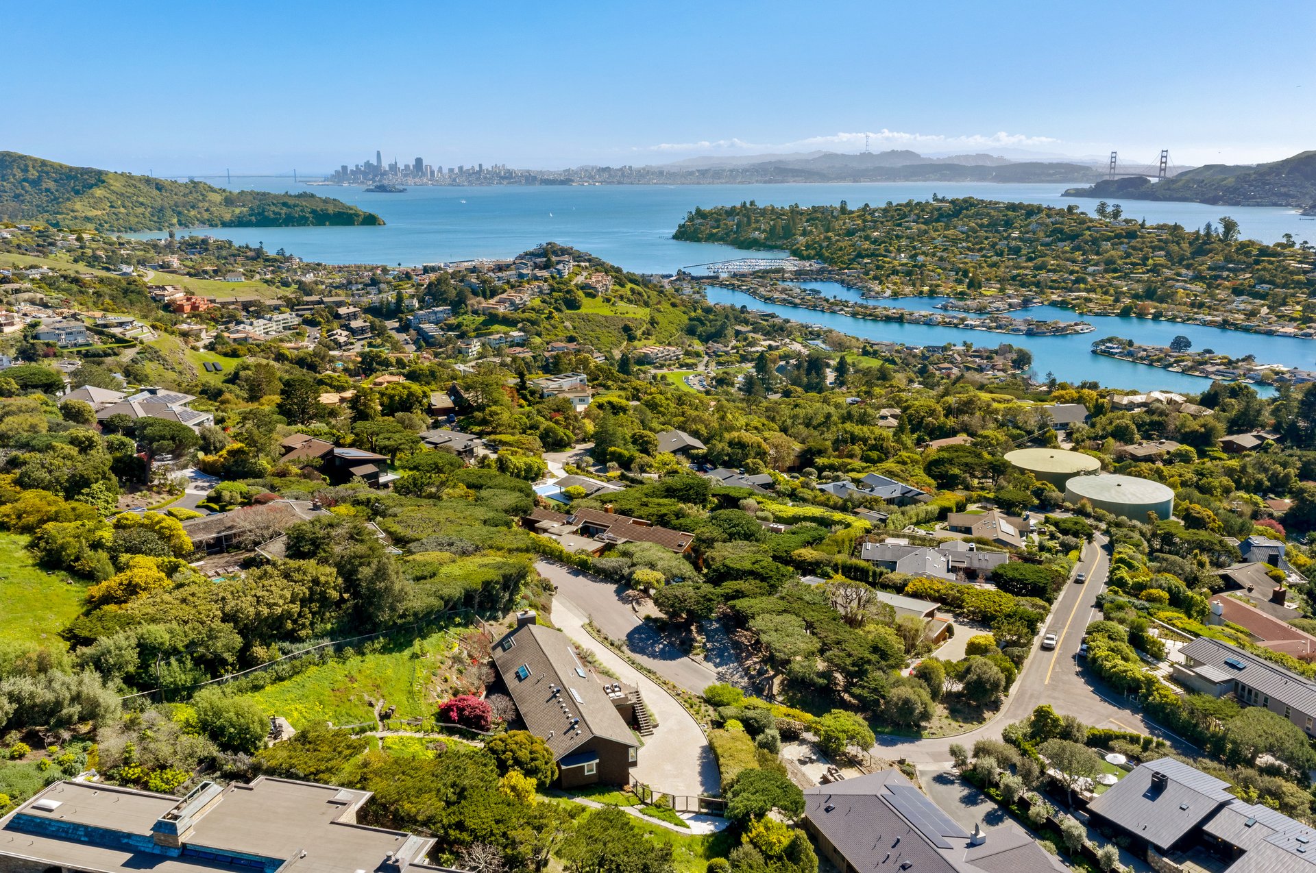 Stylish and Chic Mount Tiburon Retreat 