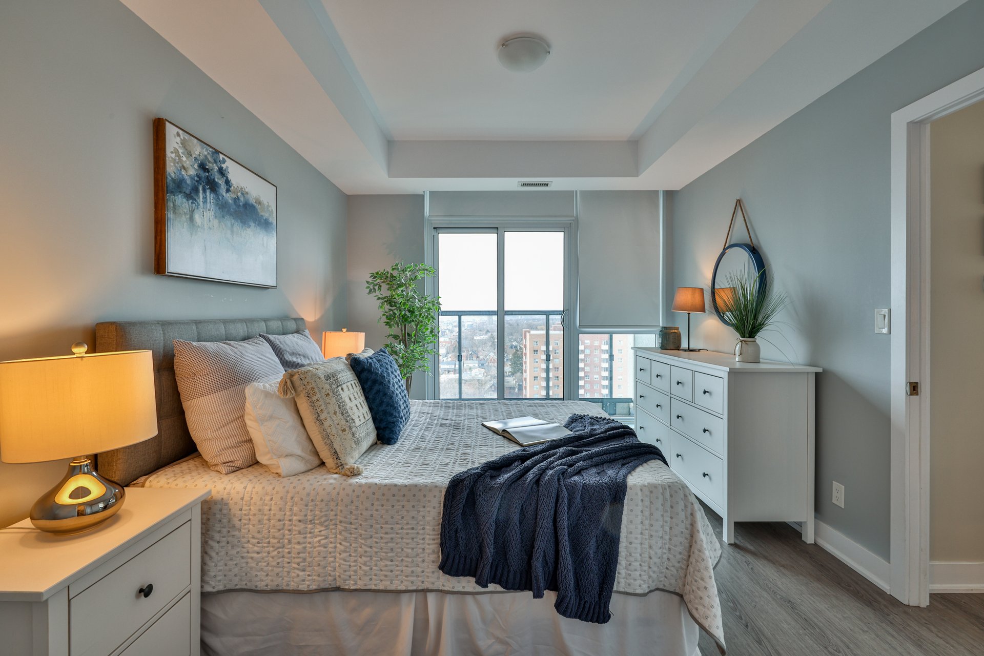  Corner Suite At The Barrington! 
