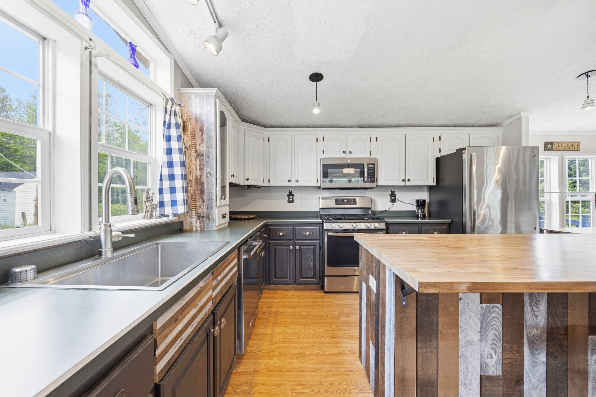 405 E Road