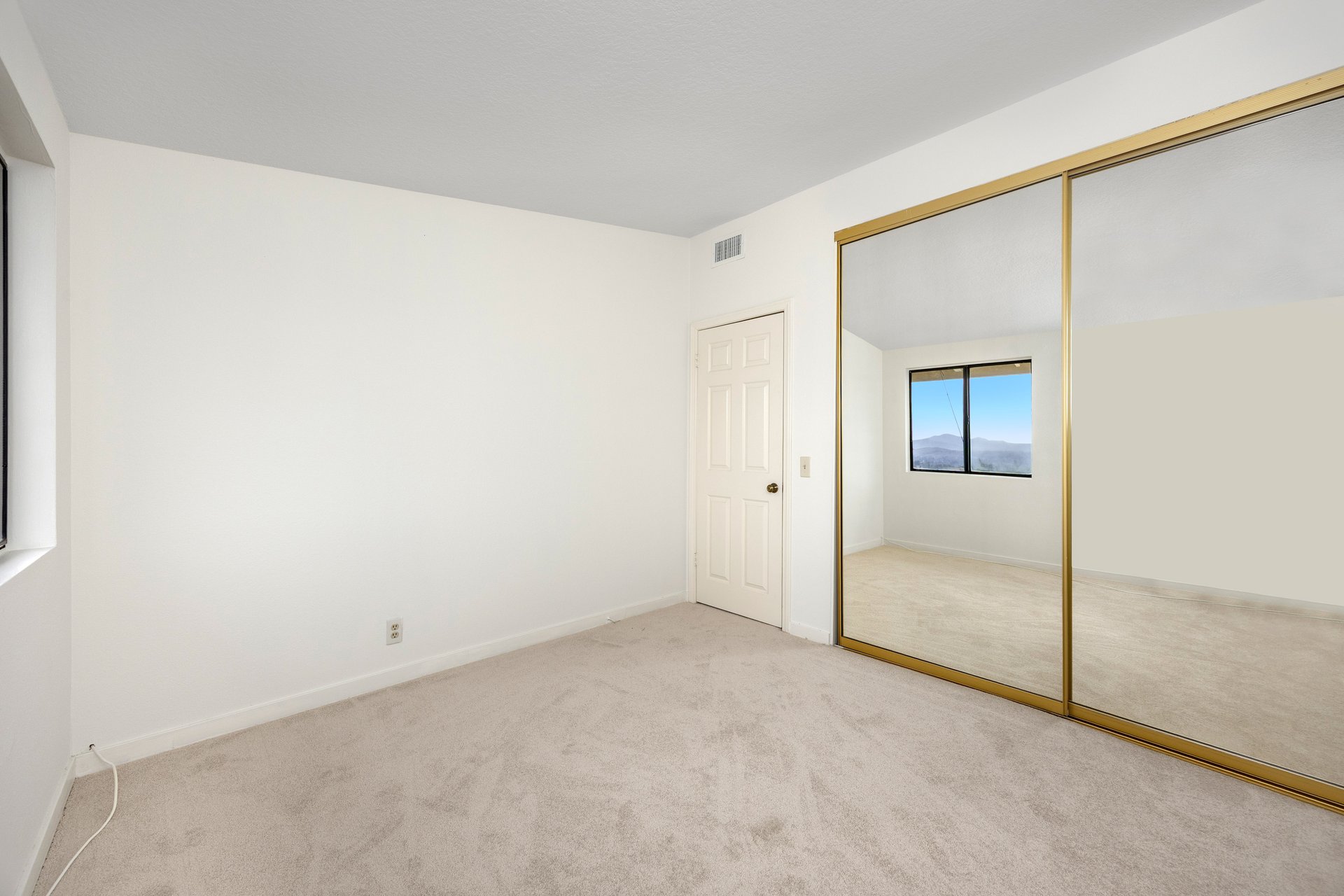 2736 Whitechapel Pl