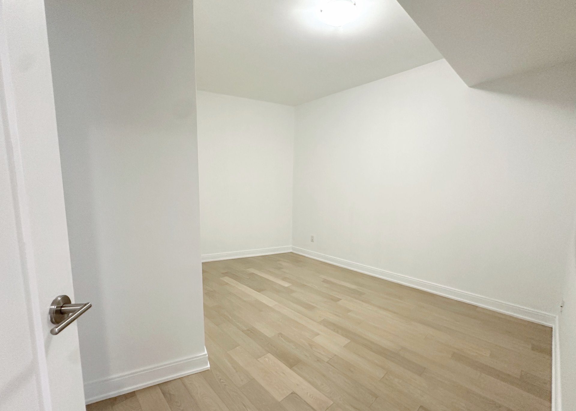 519- 55 Front Street E