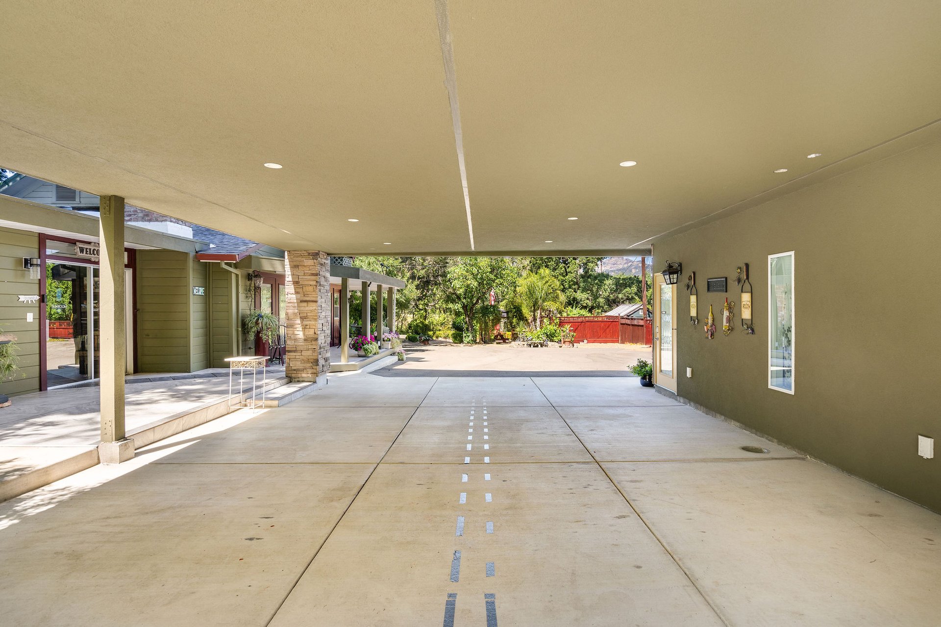 3037 Foothill Blvd