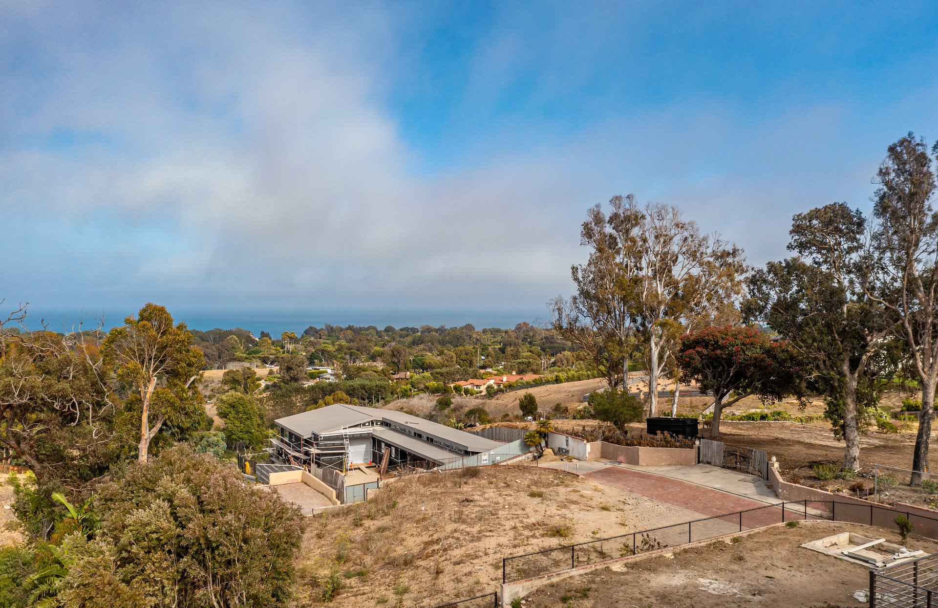 6754 Dume Dr