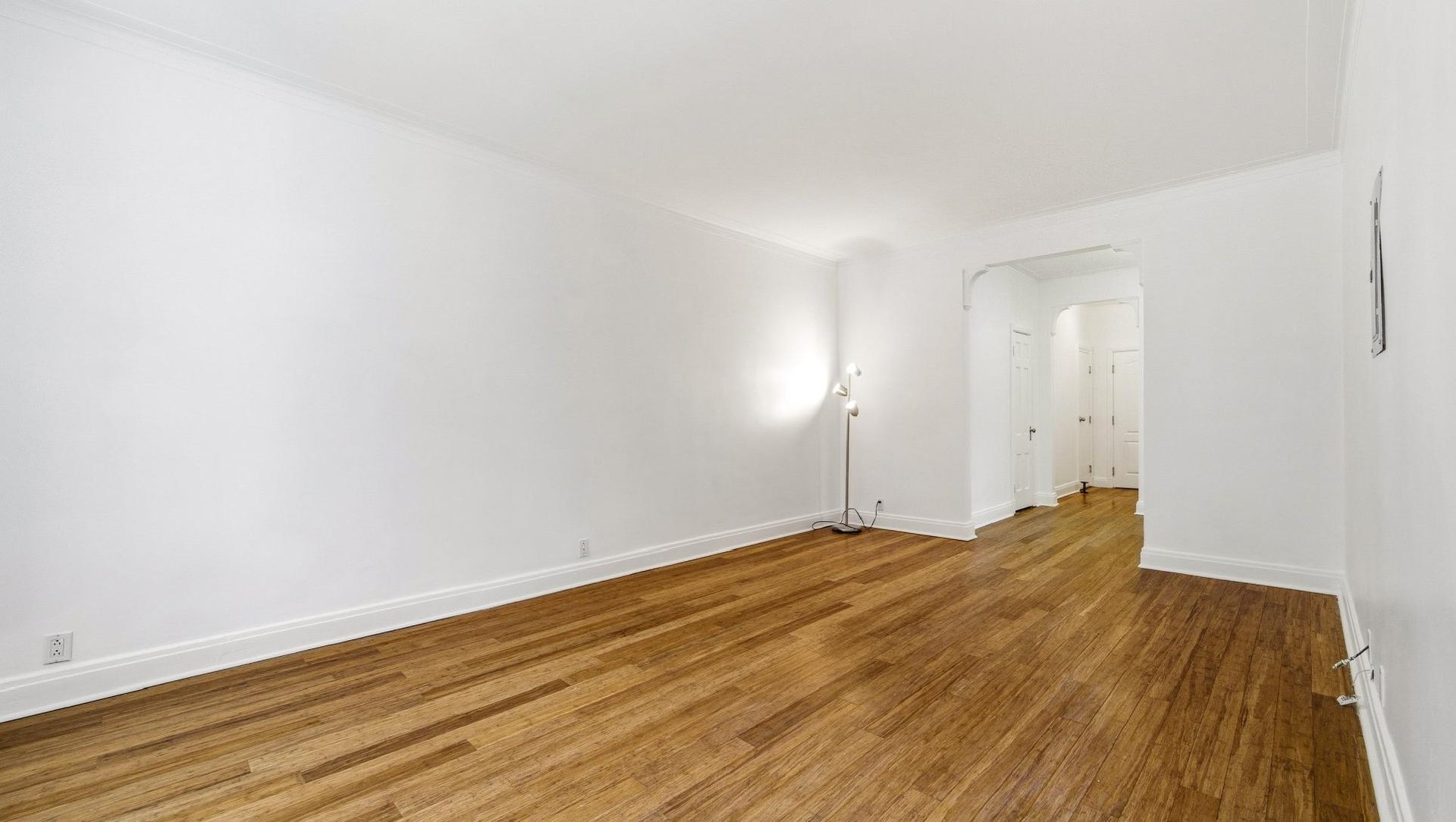 At the edge of Westmount | Corner unit with a view of Mount Royal
