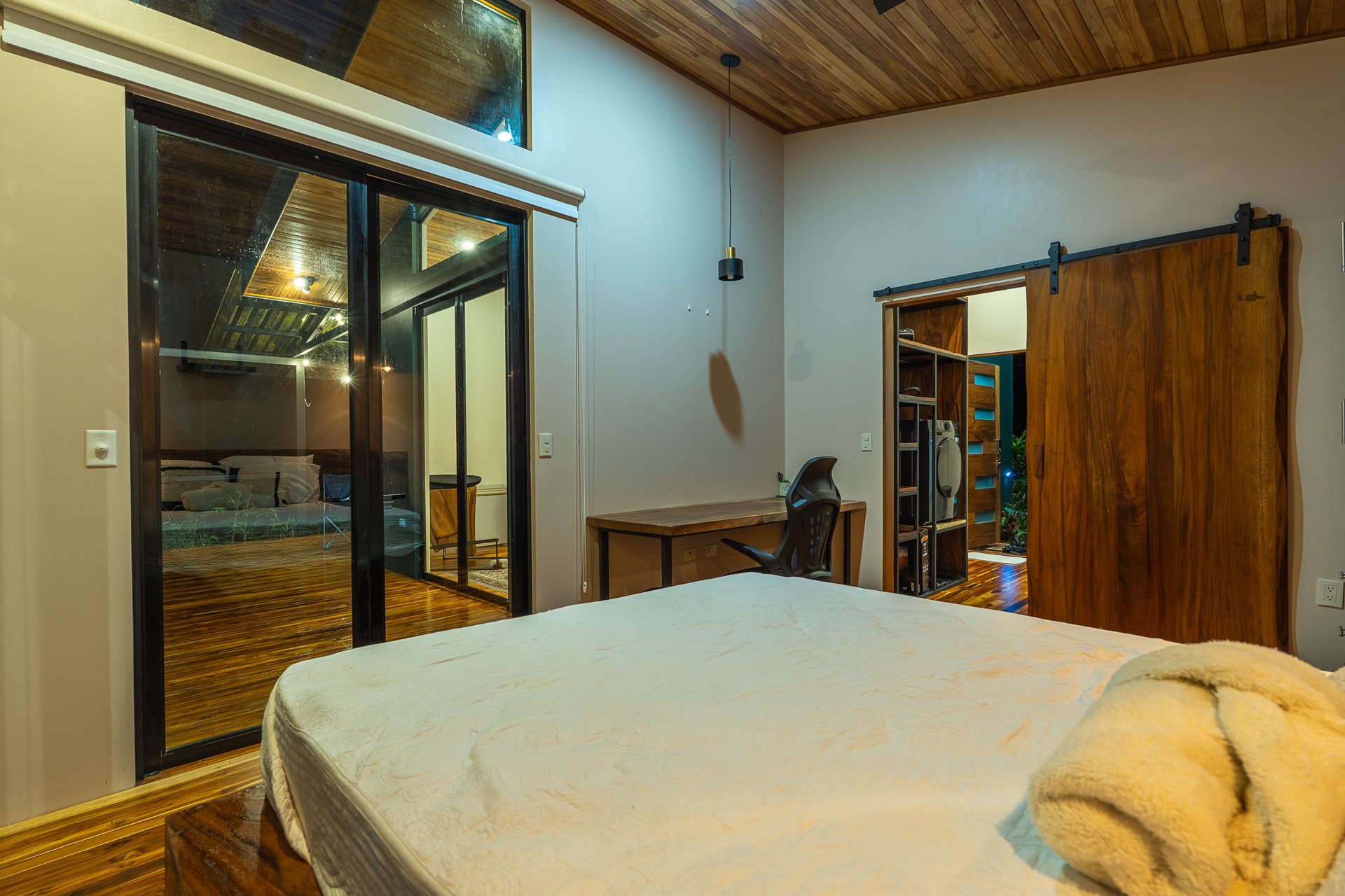 Costa Rica Mountain Retreat – 1.8 ha with Luxury Cabin, Private Lake & Riverfront