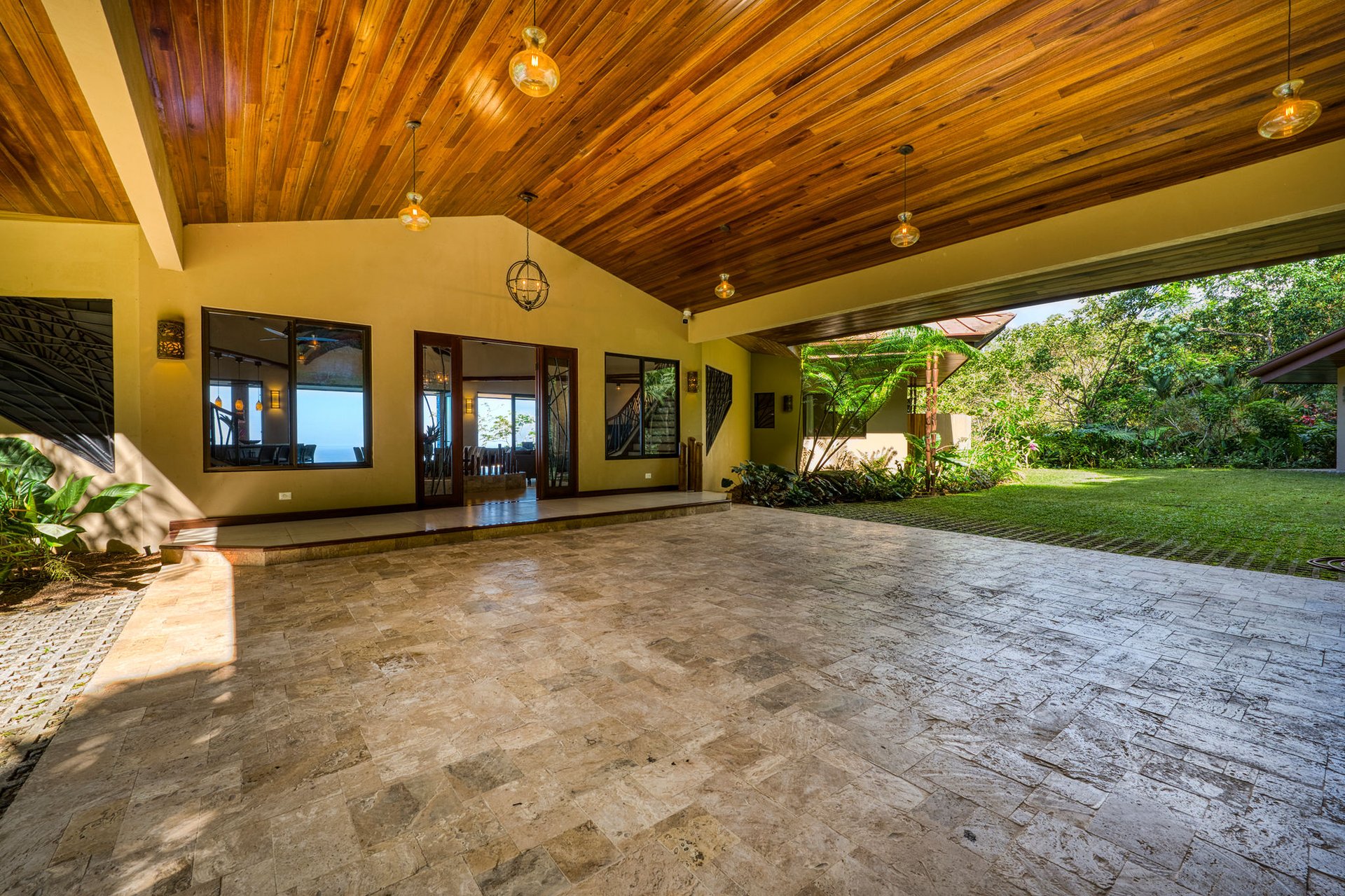 Casa Bambú – LUXURY 5 BEDROOM ESTATE WITH EXCEPTIONAL OCEAN VIEWS